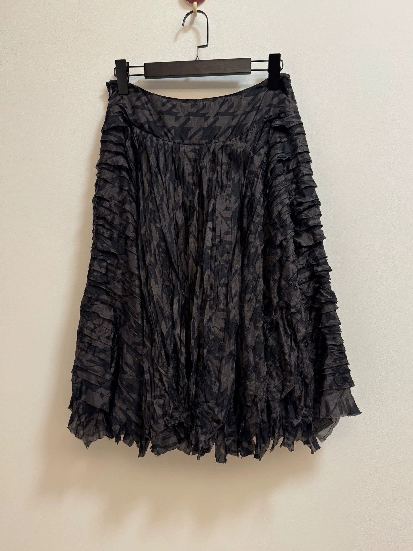 DKNY Vintage DKNY Pleated Textured Silk Skirt M Size 27" / US 4 / IT 40 - 7 Thumbnail