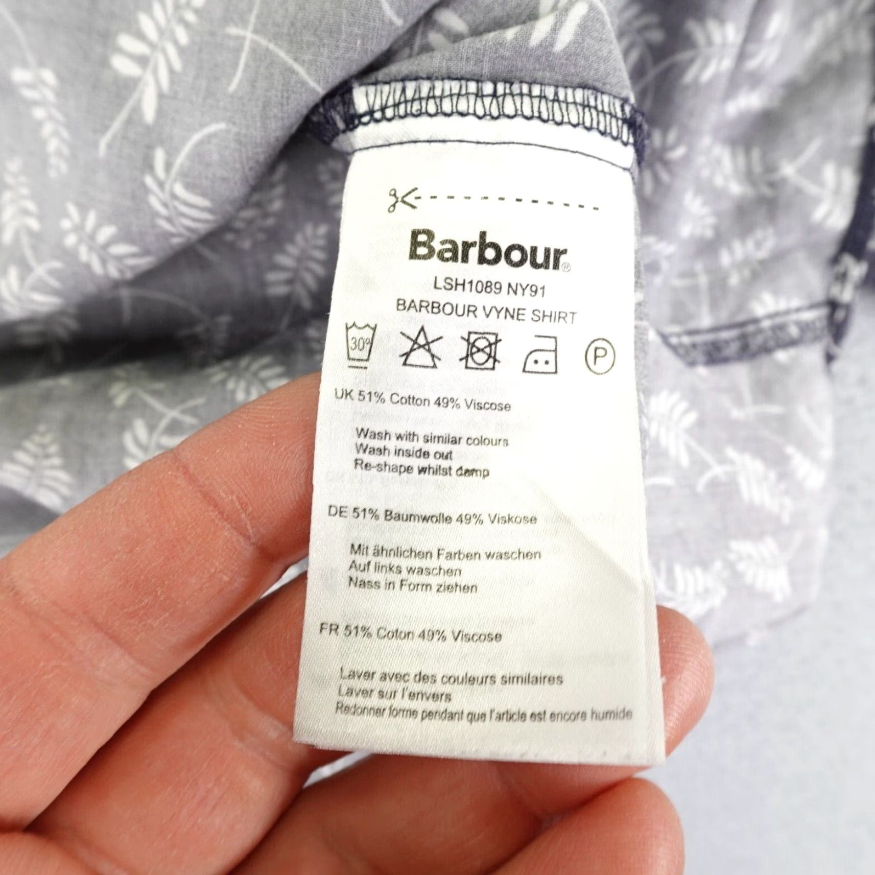 Barbour VINTAGE Barbour Shirt Woman 12 Blue White Leaves Printed Vyne Relaxed Fit Button-Up Collared Long Sleeve Casual Top Blouse Size XL / US 12-14 / IT 48-50 - 5 Thumbnail