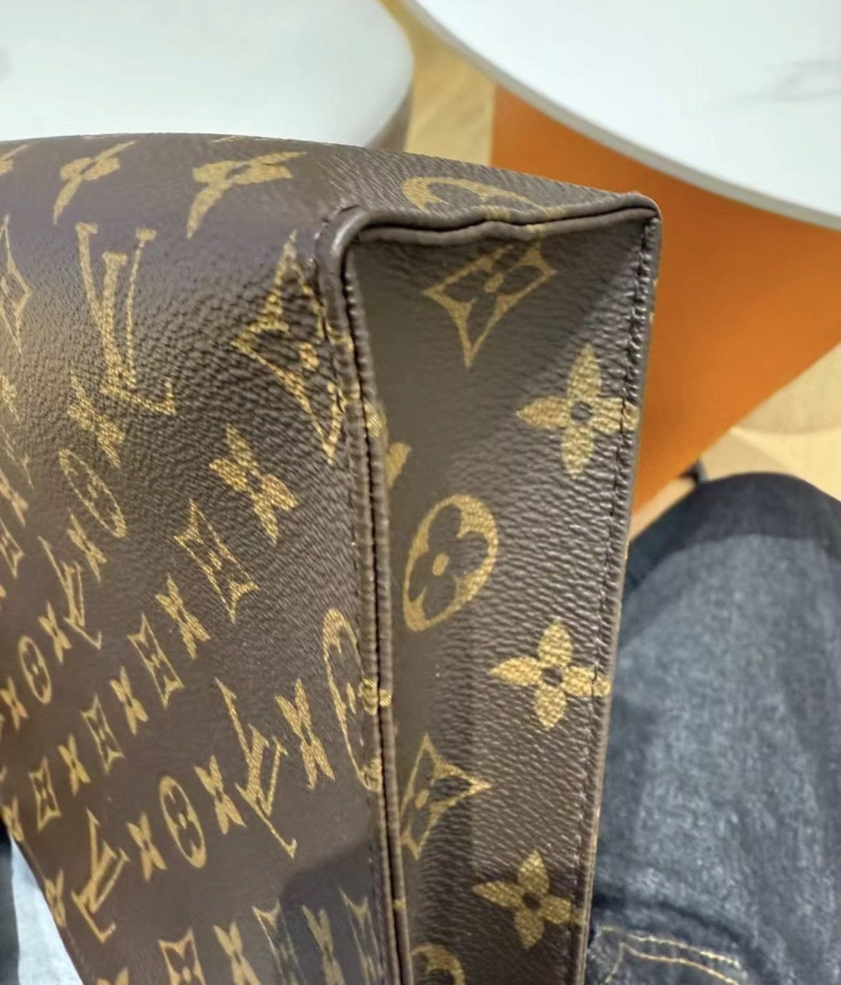 Louis Vuitton Louis Vuitton 26 Monogram Toiletry Pouch/Clutch. Size ONE SIZE - 4 Thumbnail