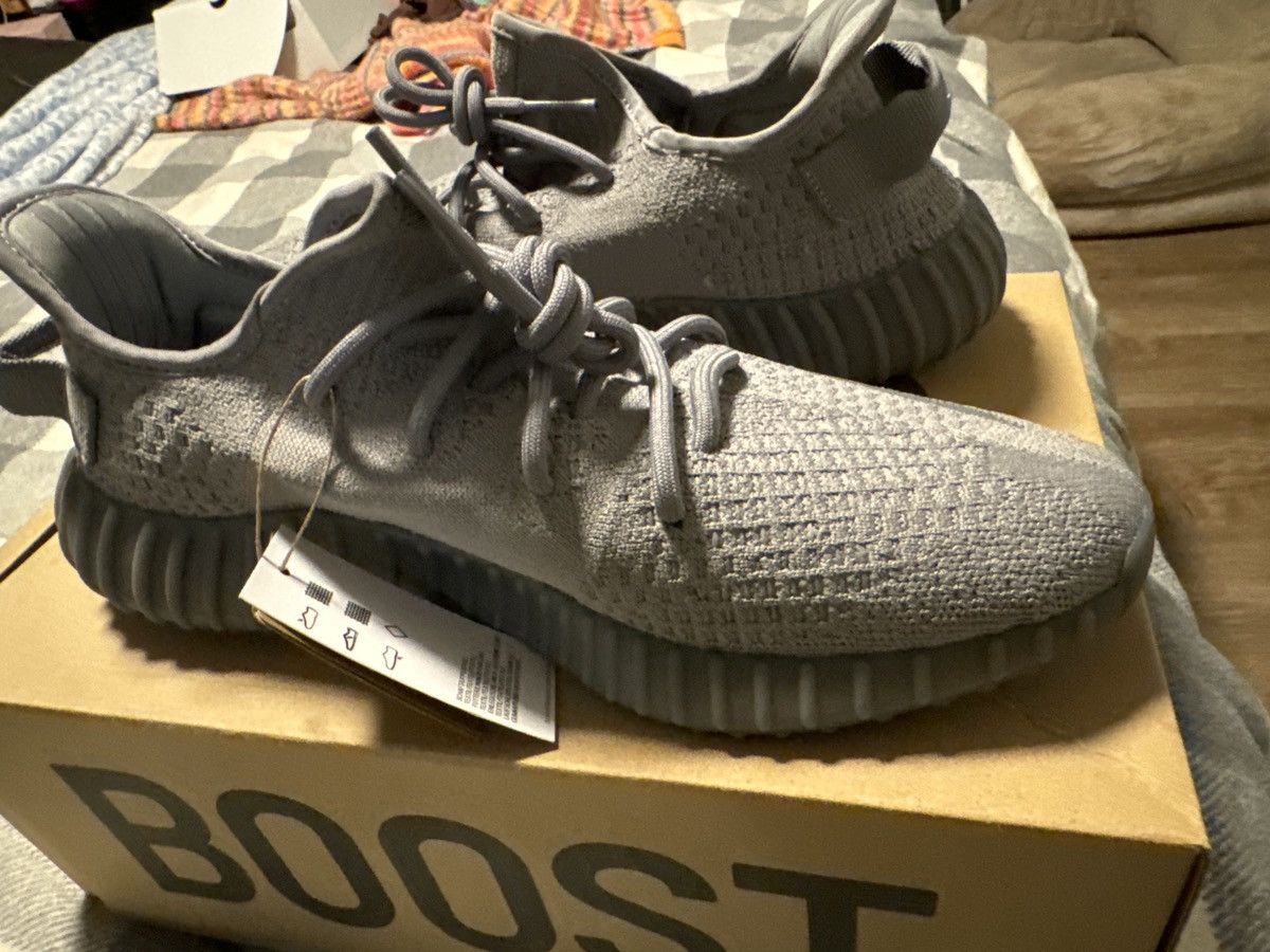 Adidas Yeezy Boost 350 V2 Size US 12 / EU 45 - 8 Thumbnail