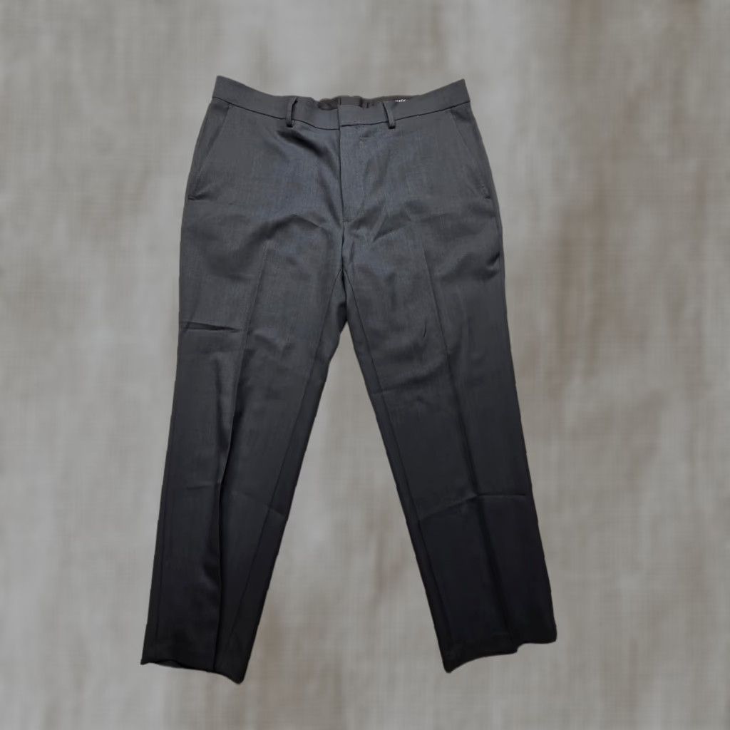 Haggar Haggar Pants Gray Tailored Fit Flat Front Dress Adult Men's Size 38 Inseam 29 Brand: Haggar Fit: Regular Size US 38 / EU 54 - 1 Thumbnail