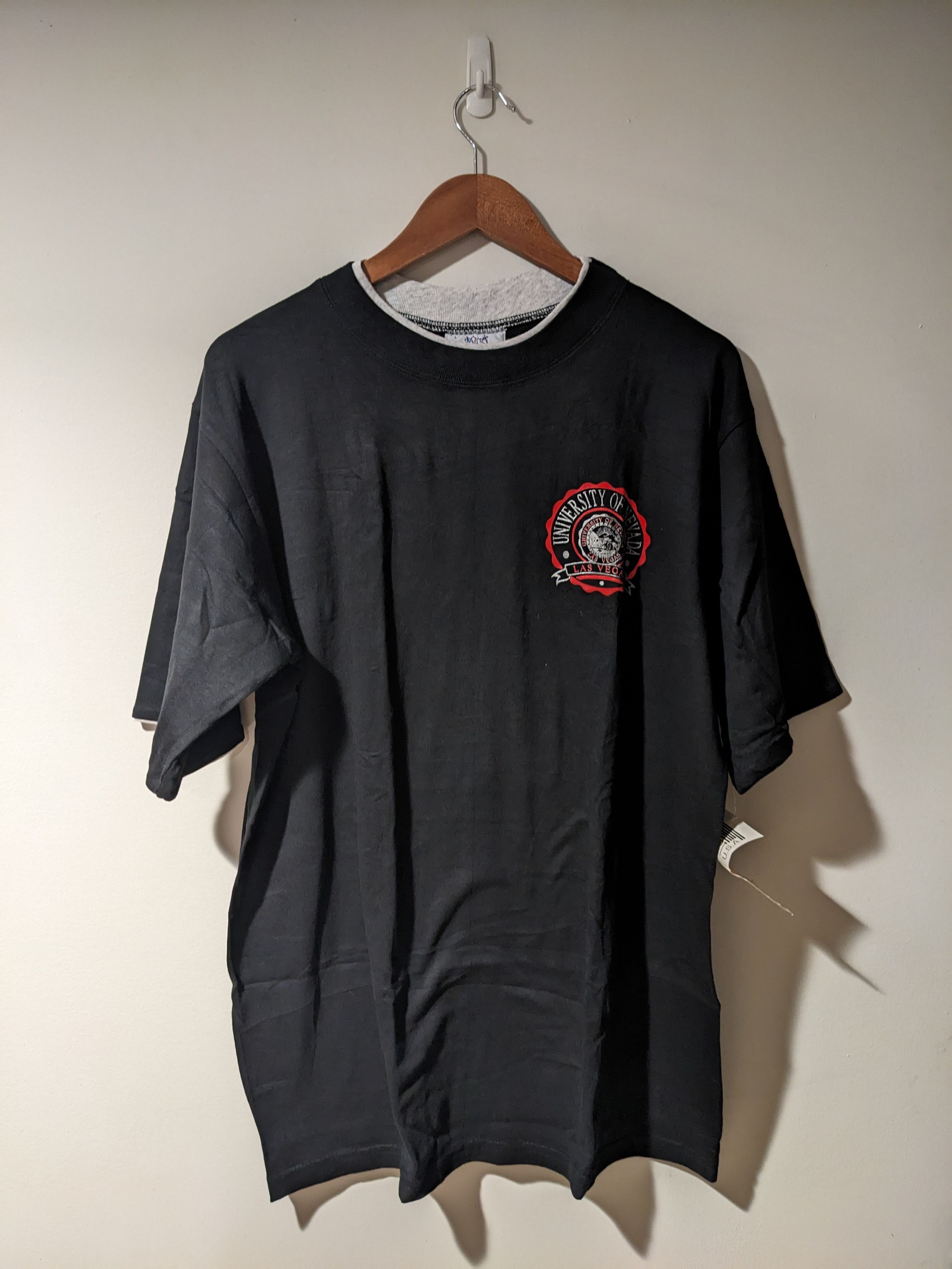 Vintage Vintage 90s University of Las Vegas College Sports T-Shirt Size US L / EU 52-54 / 3 - 1 Thumbnail