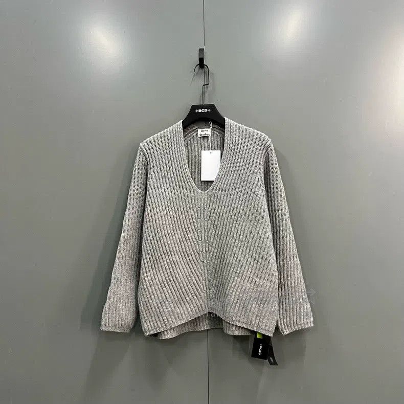 Acne Studios Acne Studios Grey V-Neck Knit Sweater Size XS / US 0-2 / IT 36-38 - 1 Thumbnail