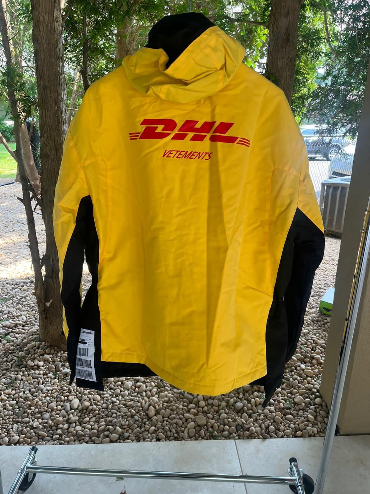 Vetements SS18 DHL Parka in Yellow Size US S / EU 44-46 / 1 - 16 Thumbnail