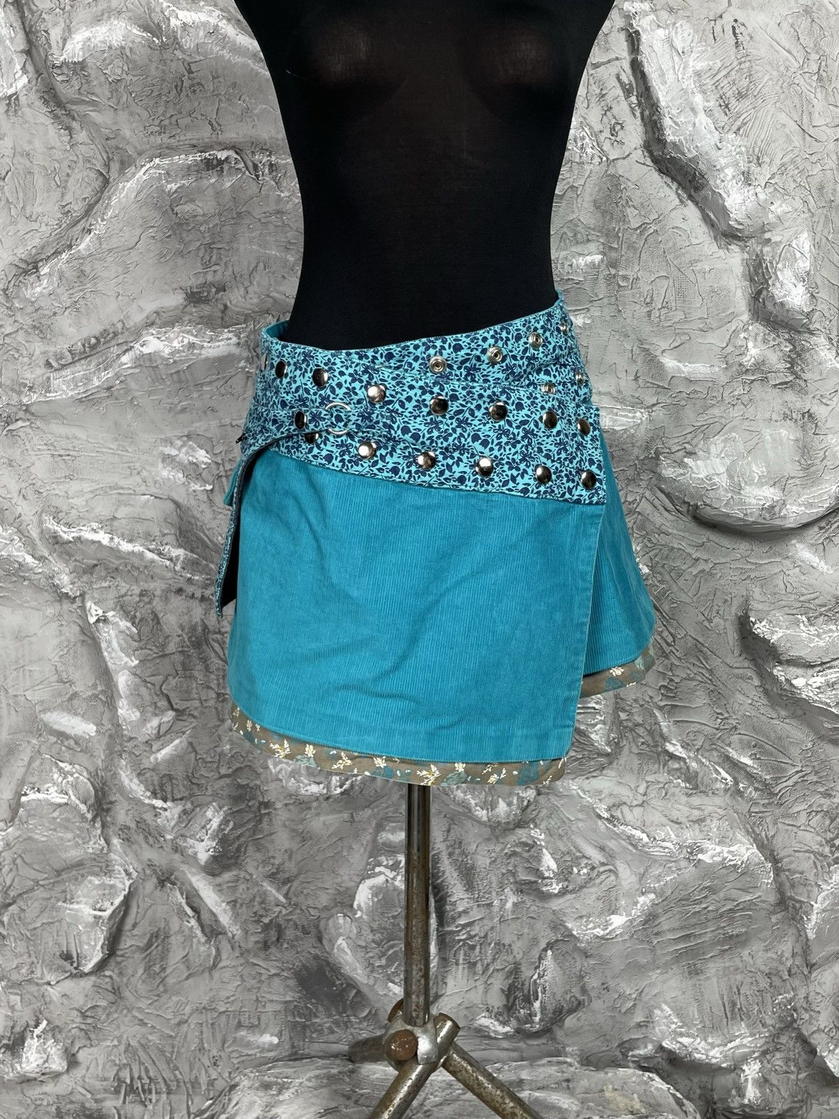 Japanese Brand 2000s Y2K Rivets Reversible Wrap Mini Skirt With Pocket Size 27" / US 4 / IT 40 - 1 Thumbnail