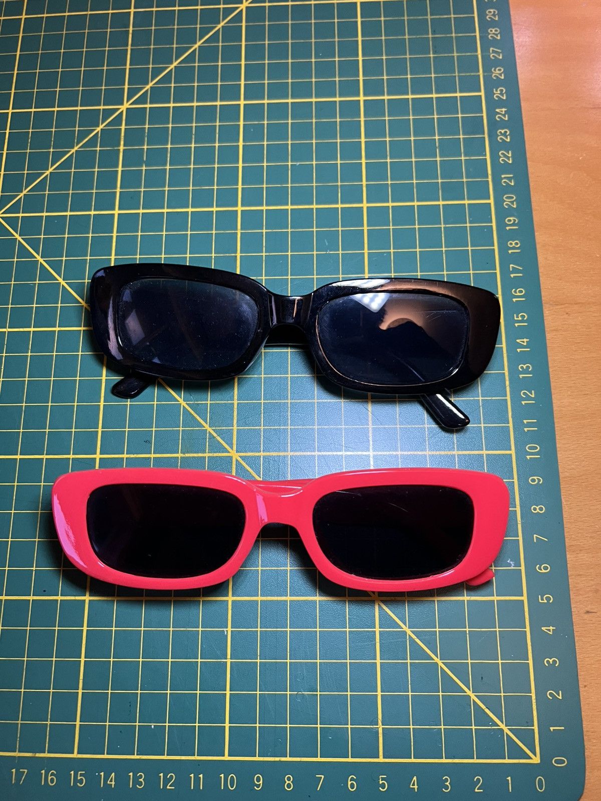 Other Pair of red and black rectangle sunglasses Size ONE SIZE - 2 Thumbnail