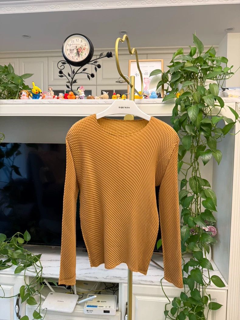 Issey Miyake Issey Miyake size:2 Brown main line series small fish scal Size XS / US 0-2 / IT 36-38 - 1 Thumbnail