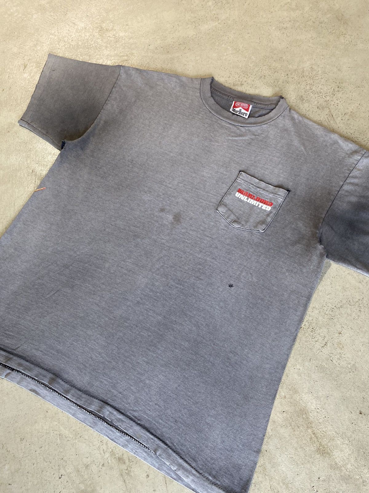 4GSELLER × Marlboro × Vintage Vintage Marlboro Unlimited Lizard Gecko Smoked Faded Shirt Size US XL / EU 56 / 4 - 4 Thumbnail