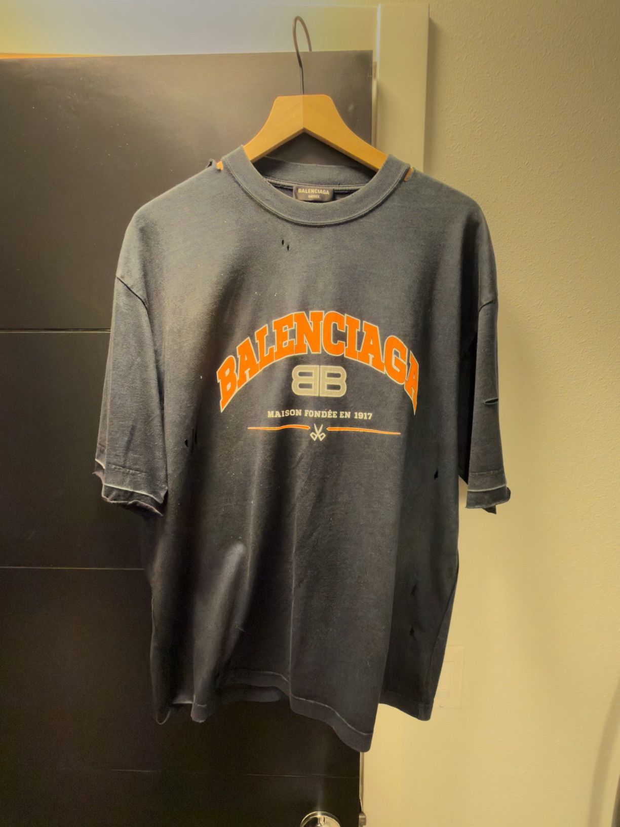 Balenciaga Balenciaga Maison Tee Size US L / EU 52-54 / 3 - 1 Thumbnail