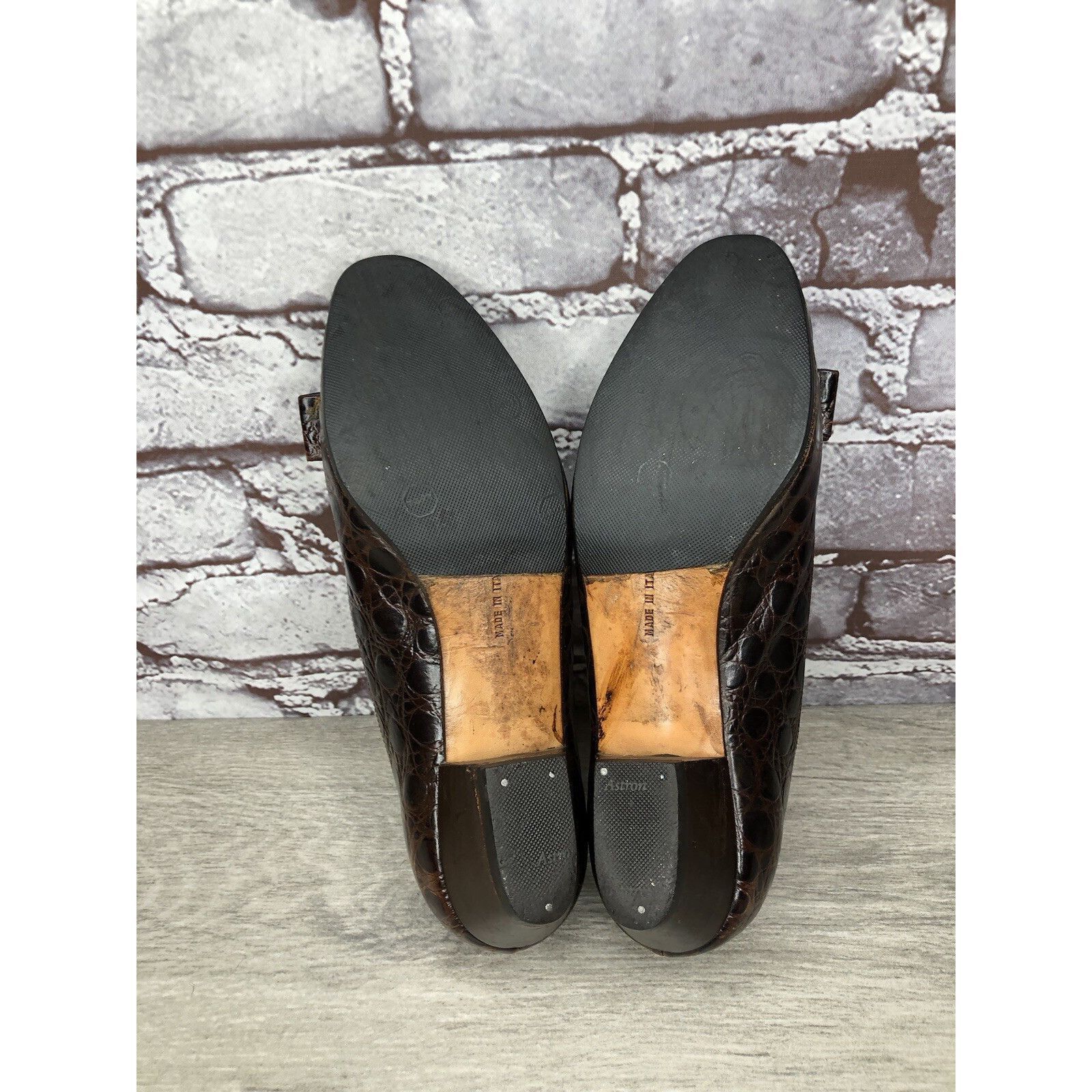 Salvatore Ferragamo Salvatore Ferragamo Vara Brown Leather Croc Embossed Bow Hee Size US 5.5 / IT 35.5 - 10 Thumbnail