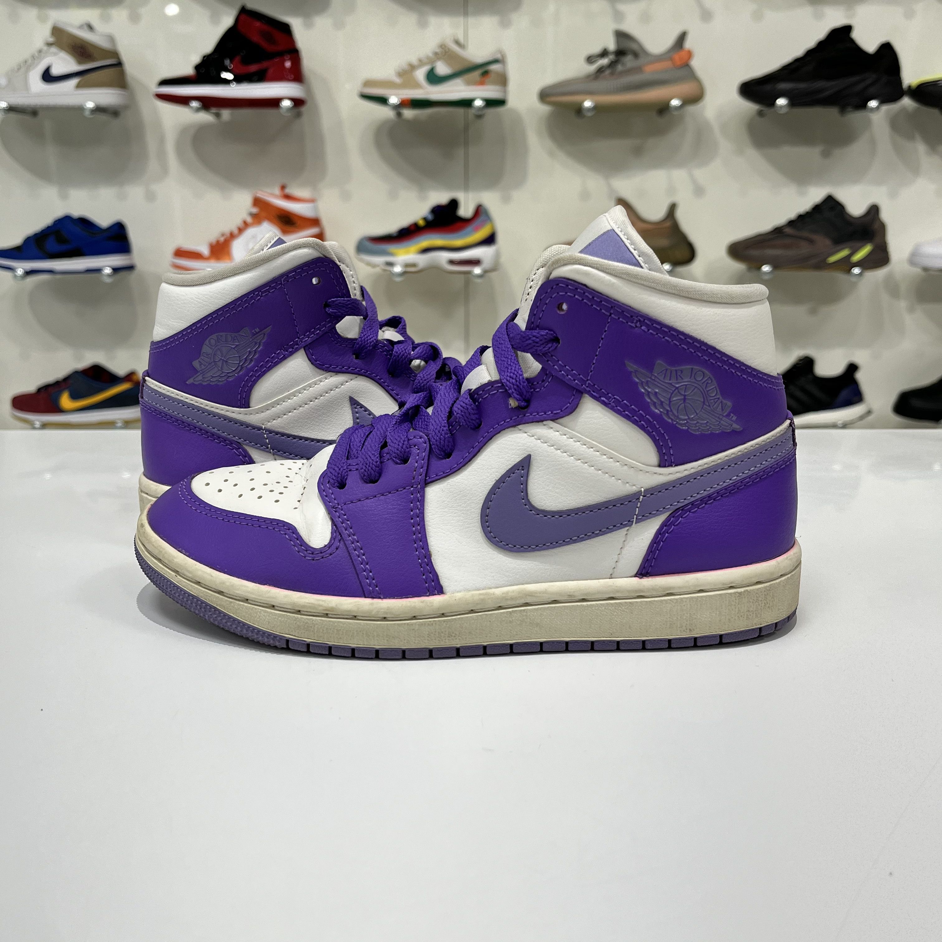 GRAPE Beige Embroidery Logo Diving Shoe