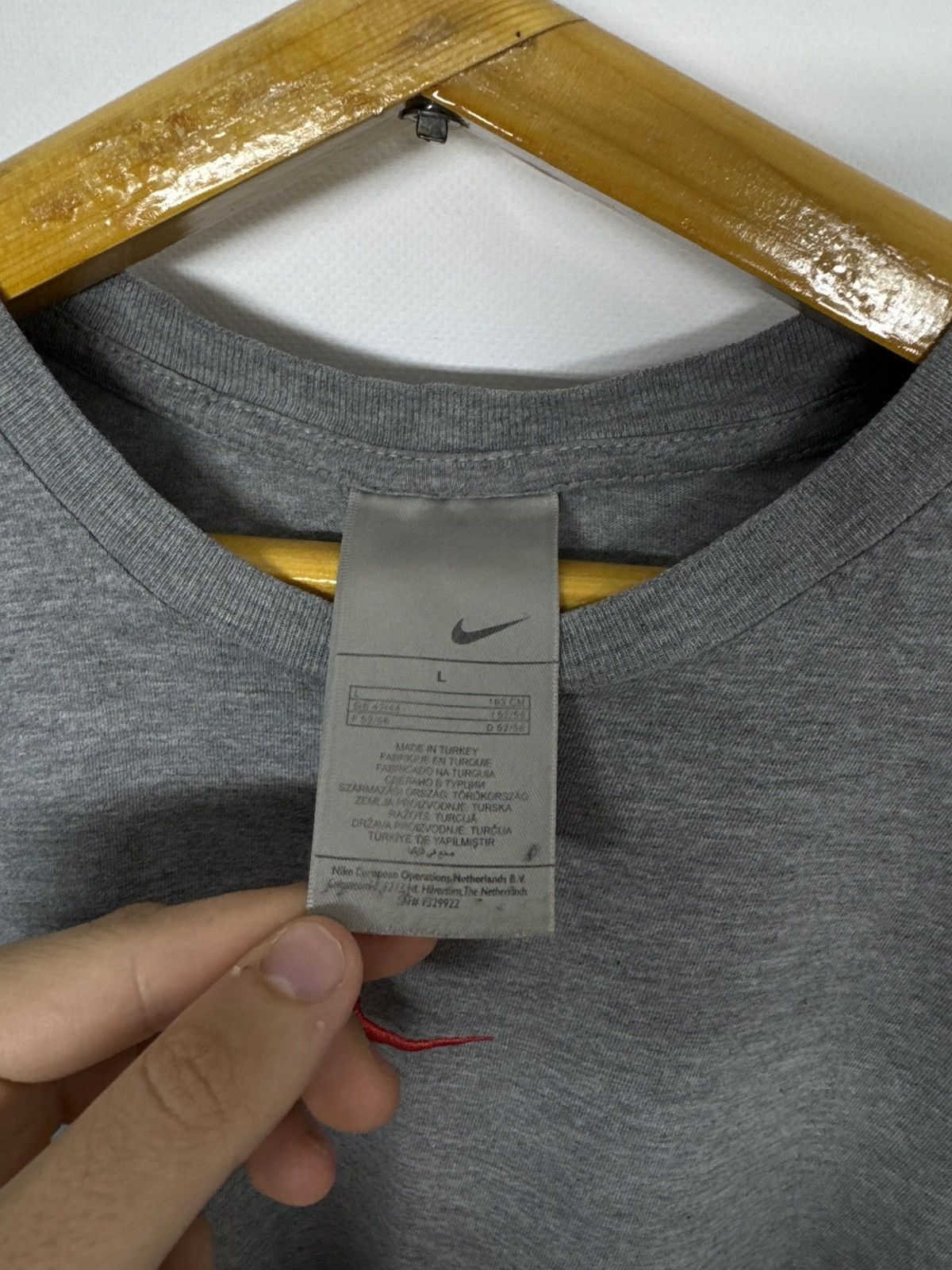 Nike Vintage Y2k Nike Air Max Big Logo Print T-Shirt Size US L / EU 52-54 / 3 - 8 Thumbnail