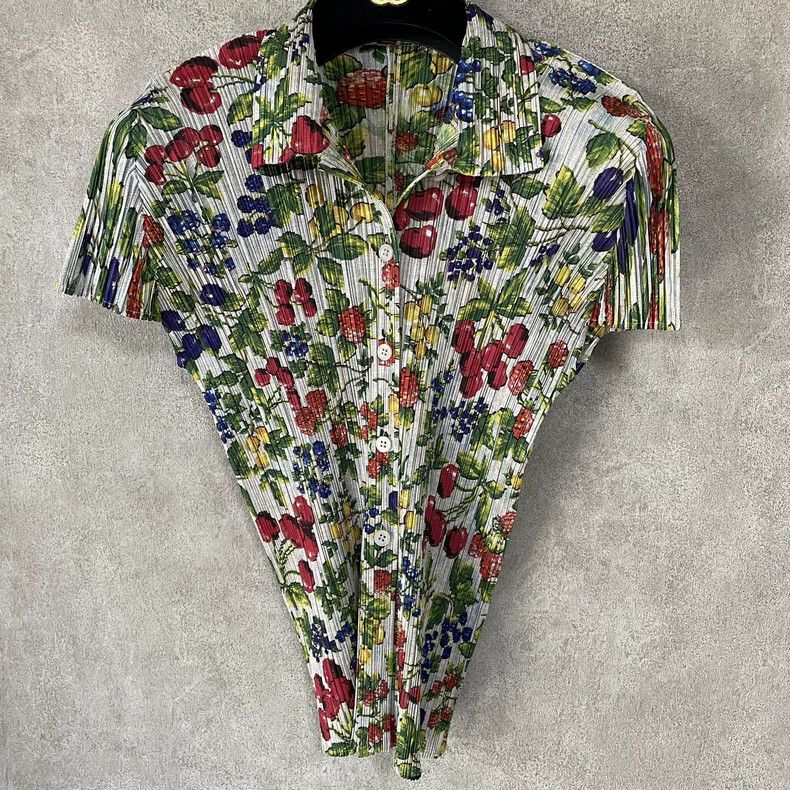 Issey Miyake size:3 Green and white cherry short-sleeved s