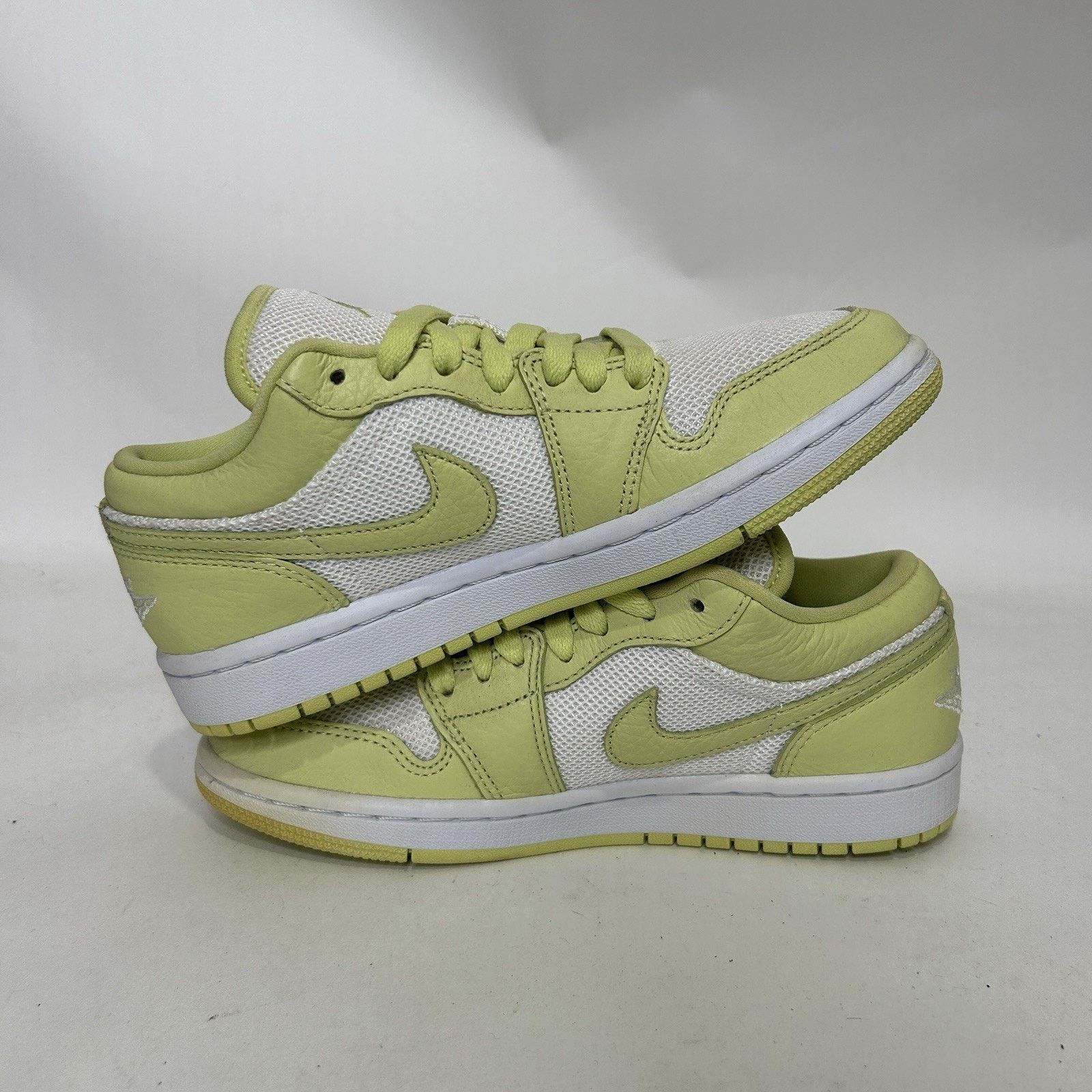 Jordan Brand Nike Air Jordan 1 Low SE WMNS “Limelight/White Light Green” Size US 6 / IT 36 - 3 Thumbnail