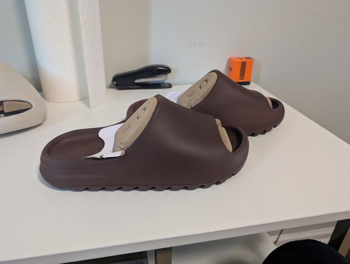 Yeezy 2025 Yeezy Slide “Fudge” Size US 10 / EU 43 - 3 Thumbnail