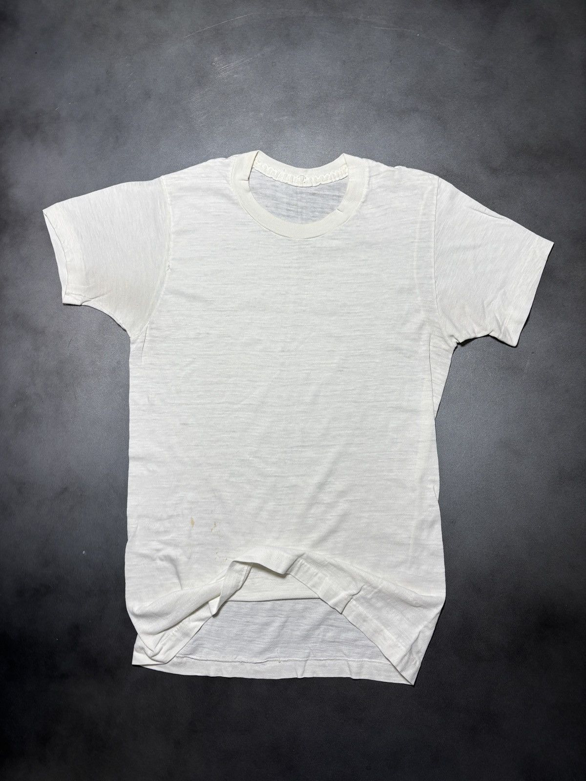Vintage 1980s Vintage Blank Tee White Sheer Faded Worn Thrashed Dist Size US S / EU 44-46 / 1 - 11 Thumbnail
