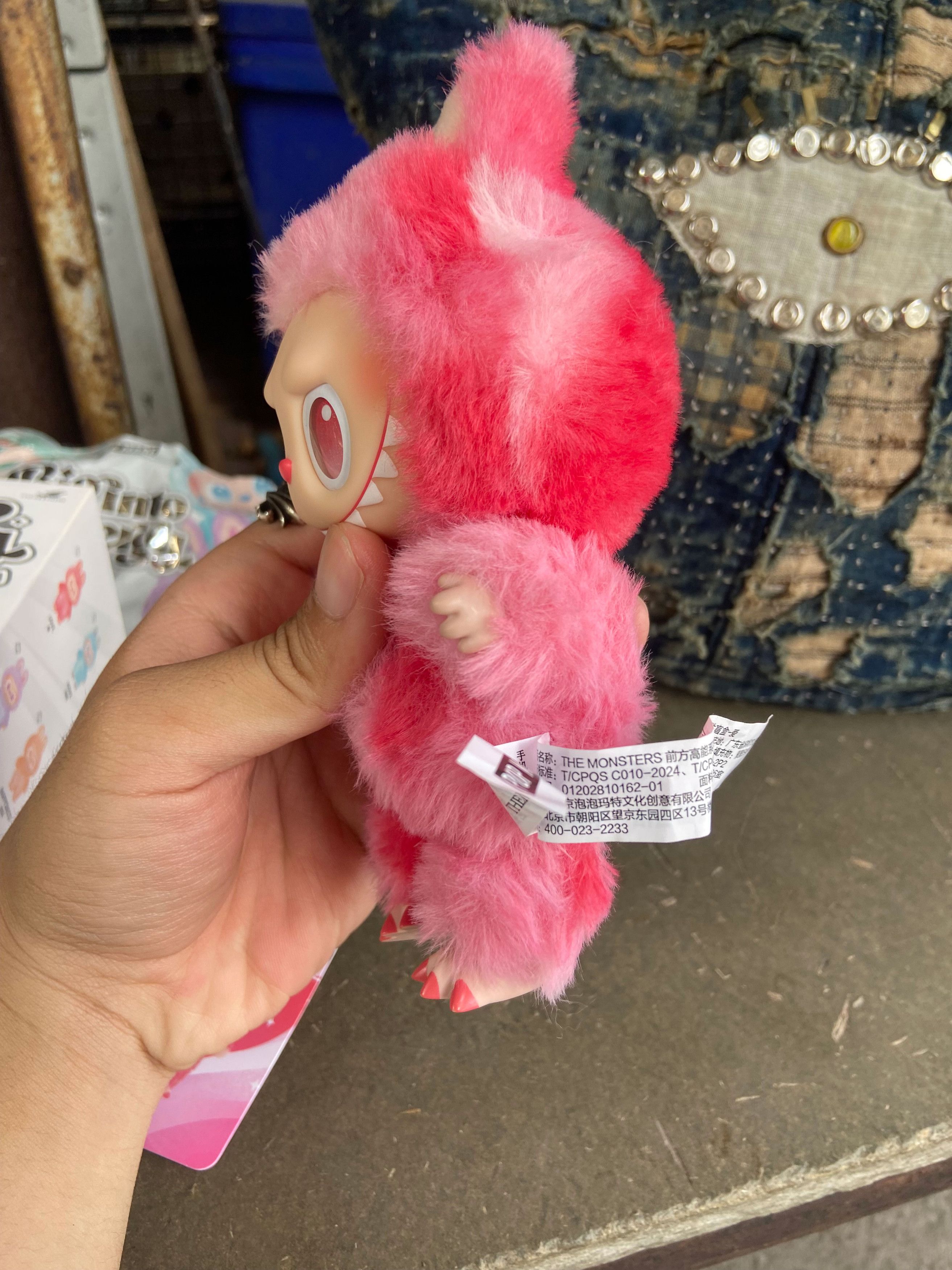Medicom Toy THE MONSTERS LABUBU V3 - Big into Energy Size ONE SIZE - 10 Thumbnail