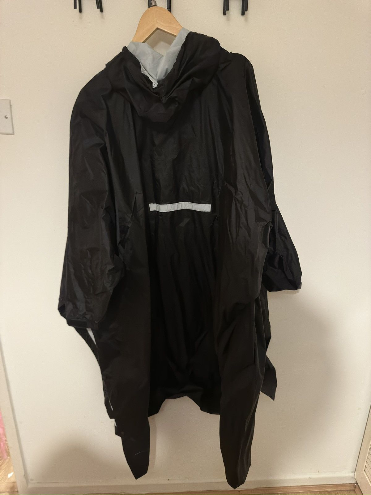 Comme des Garcons Commes des Garçons Rain Poncho OS Size US M / EU 48-50 / 2 - 4 Thumbnail