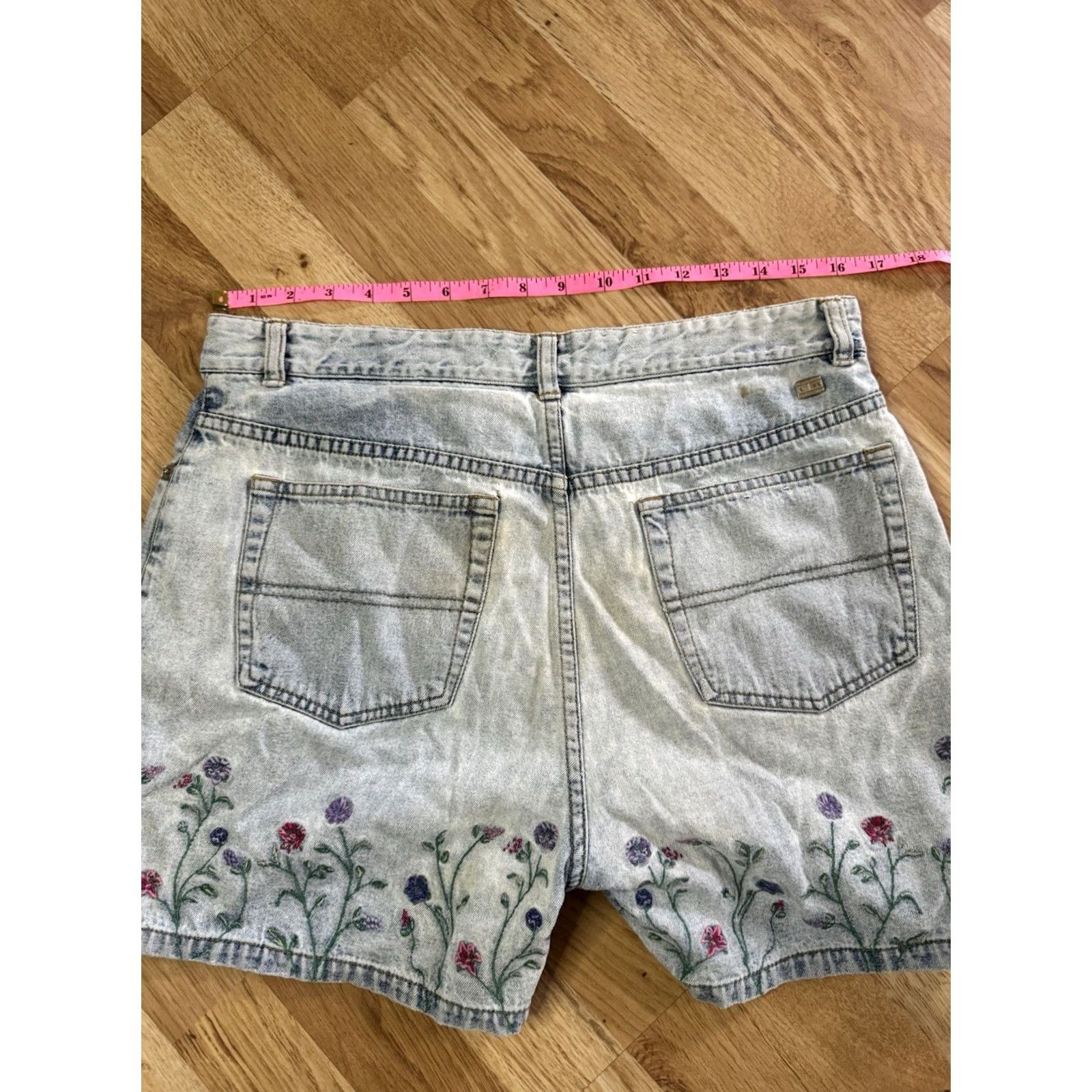 Tommy Hilfiger VINTAGE Tommy Hilfiger Shorts Womens 16 Blue Denim Jean Embroidery See Measurements Size 24" / US 00 / IT 34 - 5 Thumbnail