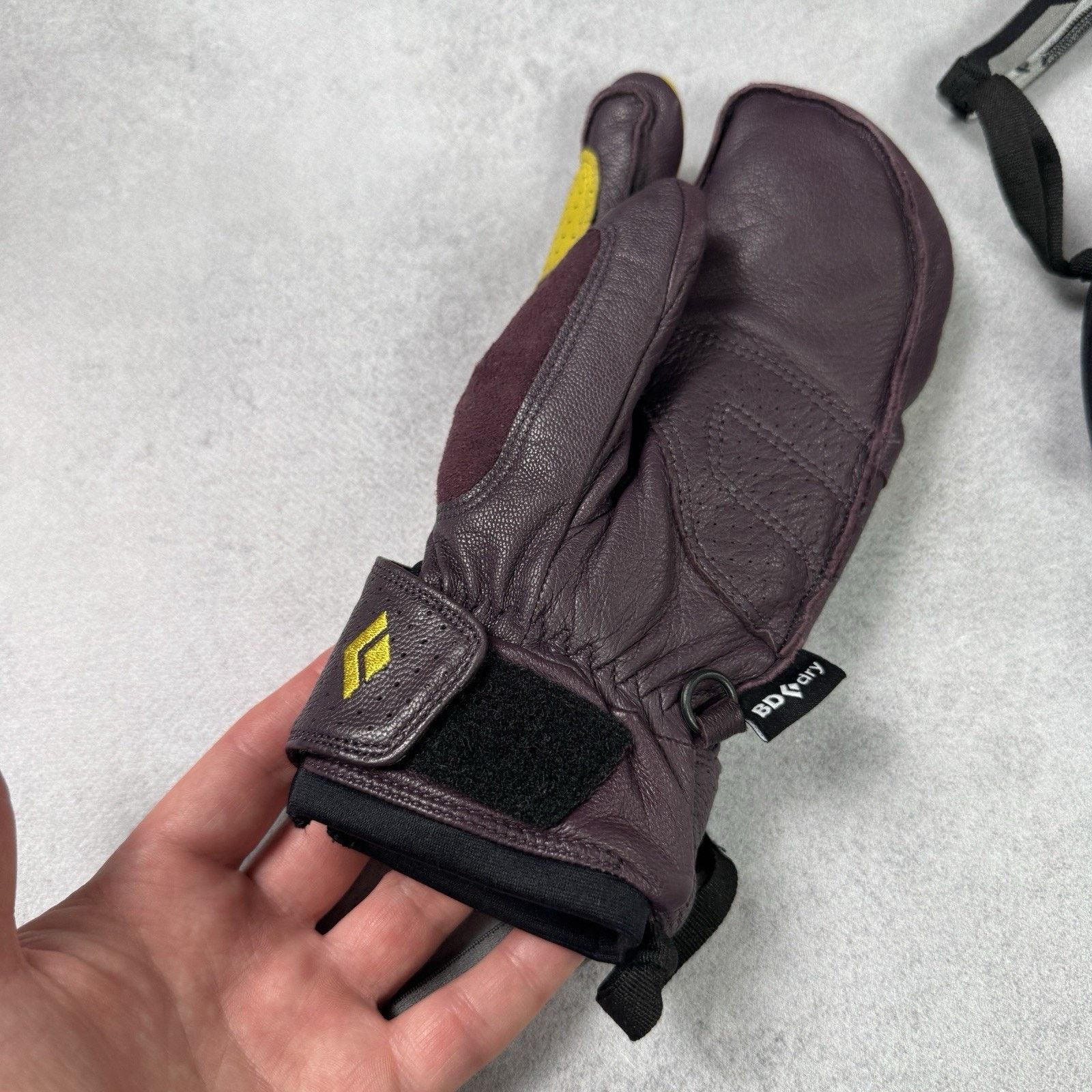 Black Diamond Black Dimond Spark Angel Finger Bordeaux Sulfur Gloves Size ONE SIZE - 18 Thumbnail
