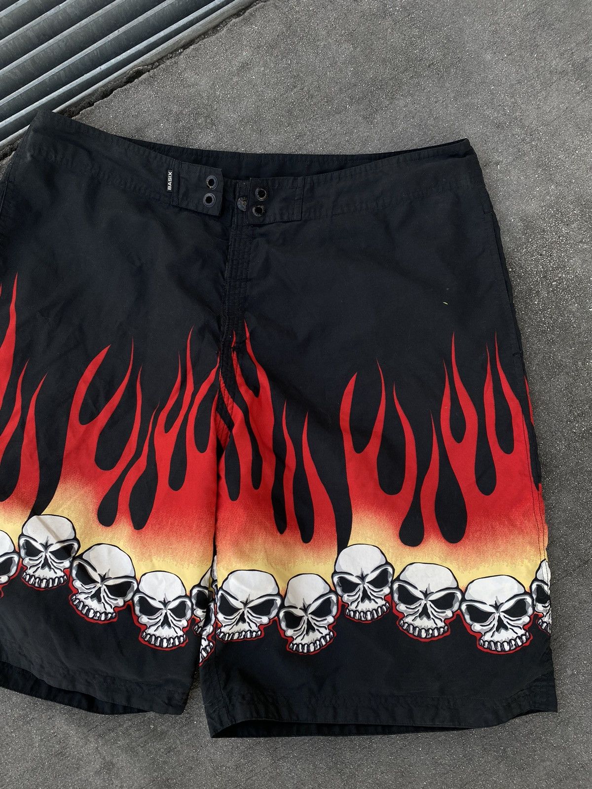 Vintage Vintage Rare Flame Skull Reversible Short Pants Size US 33 - 1 Thumbnail