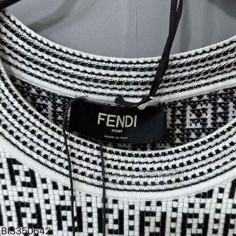 Fendi Fendi Printed black and white logo sweatshirt Size US M / EU 48-50 / 2 - 5 Thumbnail