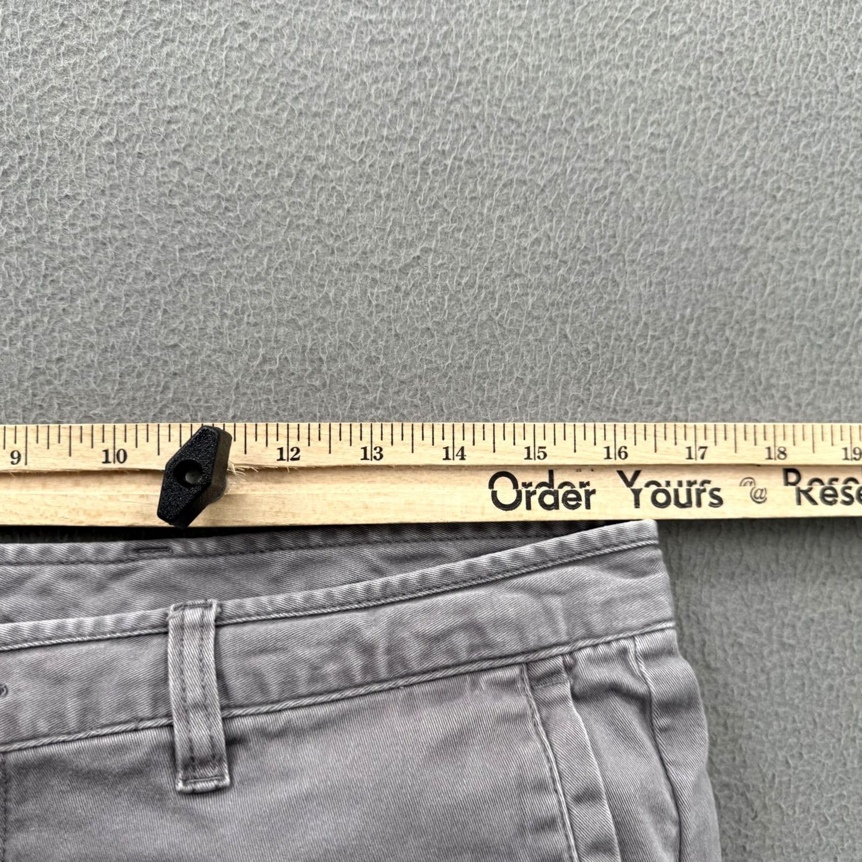 Tommy Bahama Tommy Bahama Shorts Mens 32 Gray Chino Stretch 11 Inseam Casual Cotton Summer Size US 32 / EU 48 - 4 Thumbnail