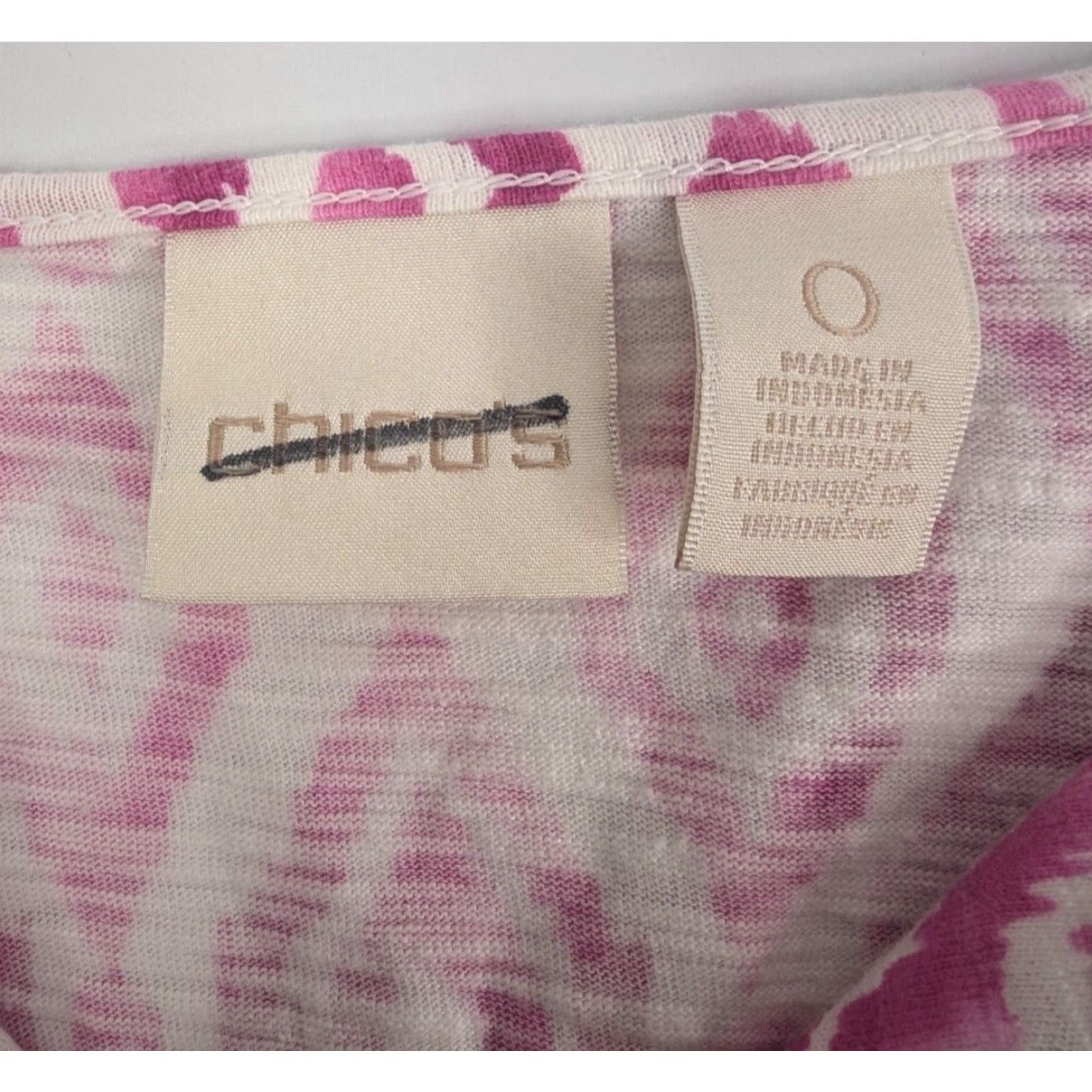 Vintage Chico's Women Top Size 0 (S/4) Knit V-Neck 3/4 Sleeve Pink Geometric T-Shirt Size XS / US 0-2 / IT 36-38 - 7 Thumbnail