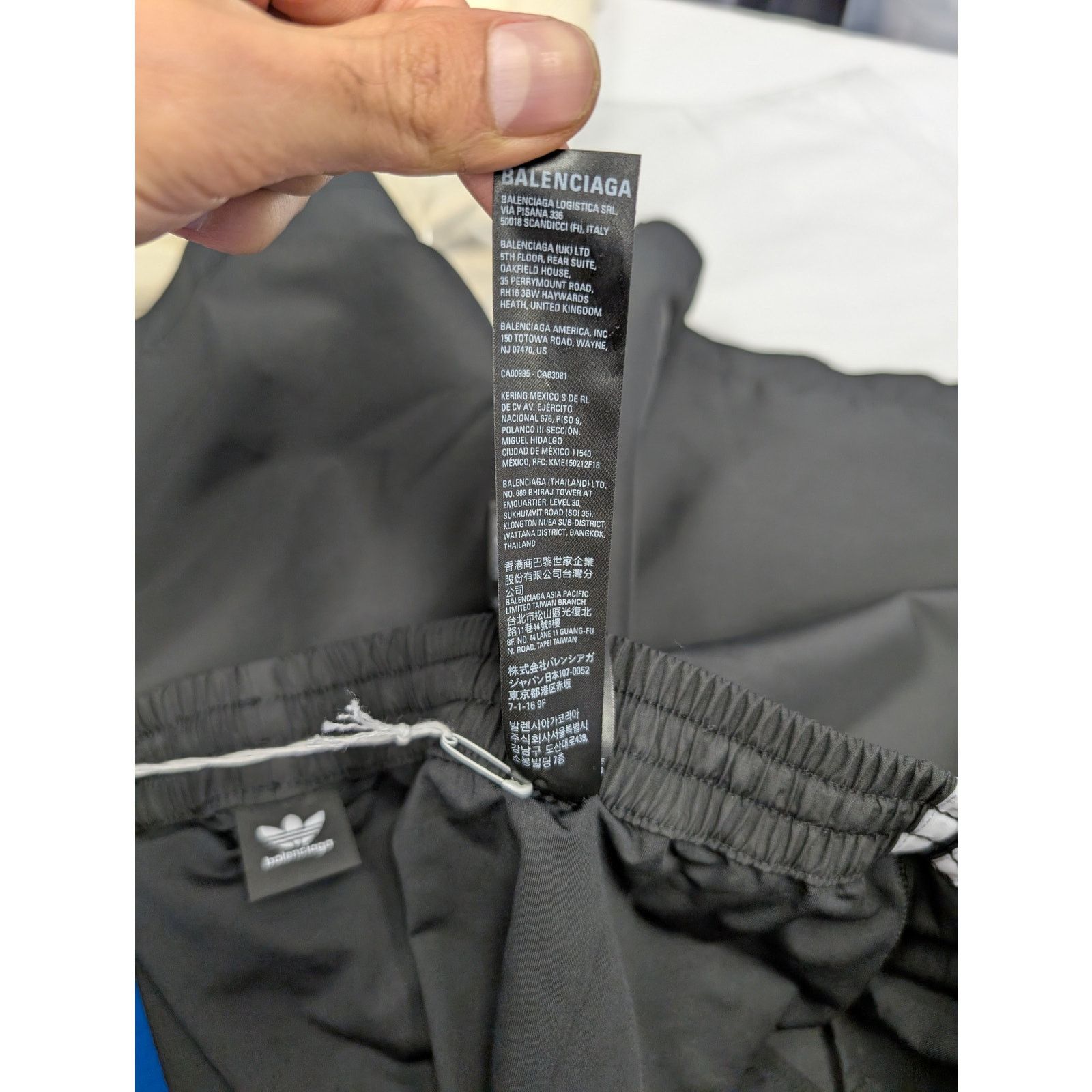Adidas × Balenciaga o1rshd1 Swim Shorts in Black Size US 34 / EU 50 - 14 Thumbnail