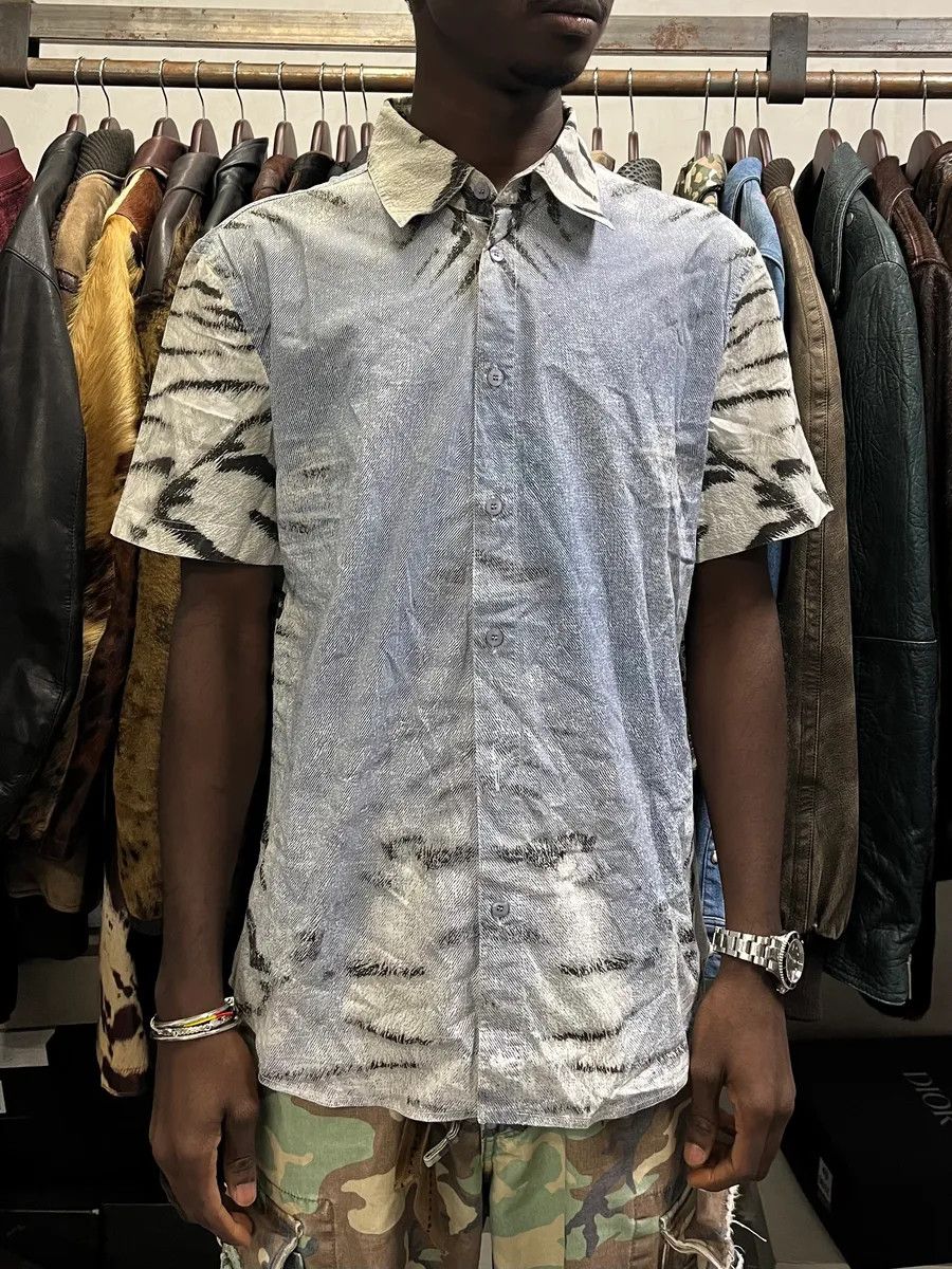 Roberto Cavalli 2000s Cavalli Blue & White Safari Zebra Short Sleeves Shirt Size US S / EU 44-46 / 1 - 2 Thumbnail