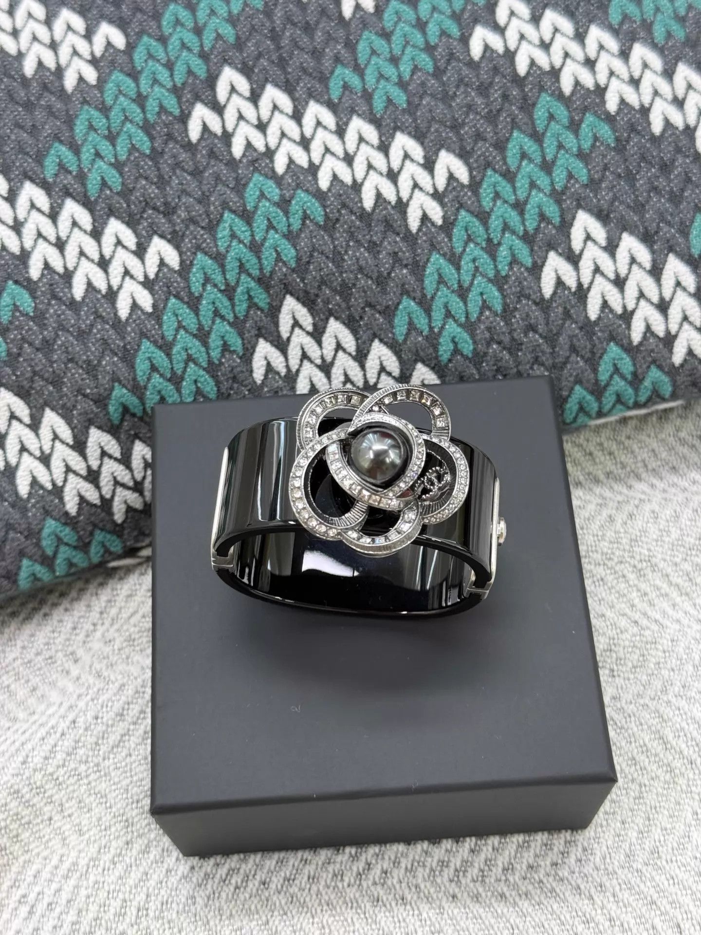 Chanel Chanel Black 3D Camellia Acrylic Bracelet New Size ONE SIZE - 1 Thumbnail