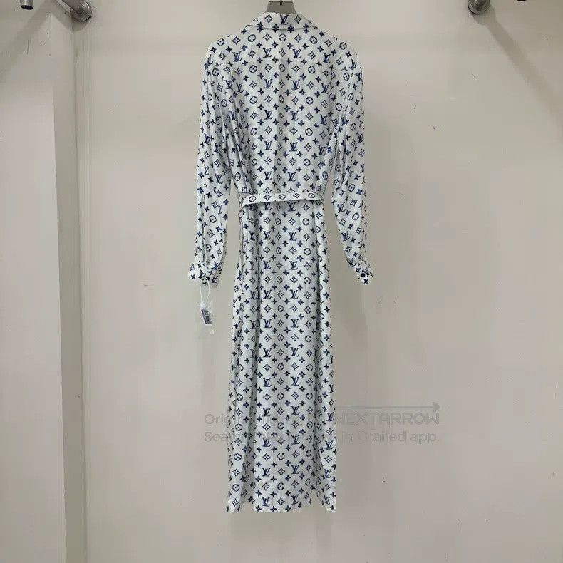 Louis Vuitton Louis Vuitton 25 blue and white full print mulberry silk s Size XXS / US 00 / IT 34 - 2 Thumbnail