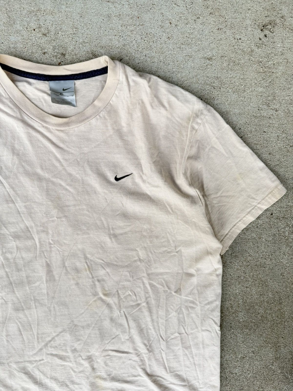 Nike Nike Mini Swoosh T-Shirt Cream Beige XL Y2K Tee Size US XL / EU 56 / 4 - 1 Thumbnail
