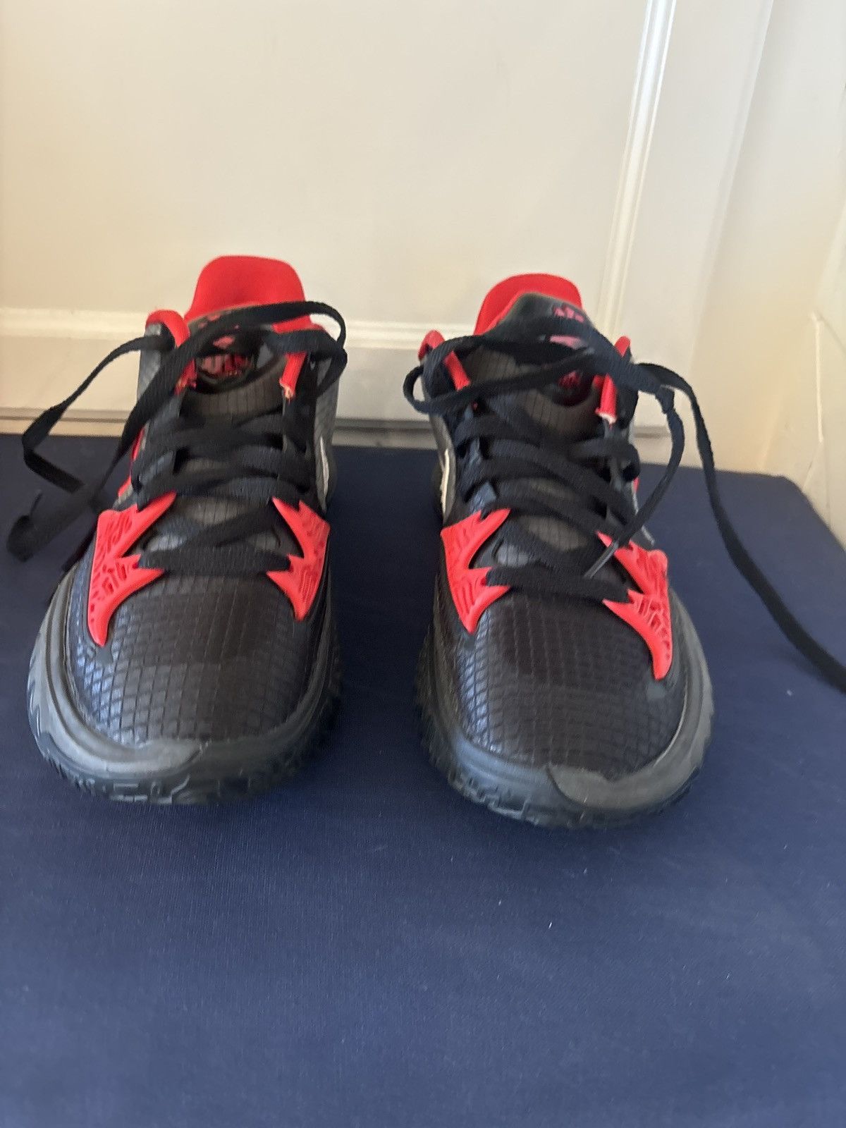 Nike Kyrie 4 Bred New No Box 6.5 Size US 6.5 / EU 39-40 - 3 Thumbnail