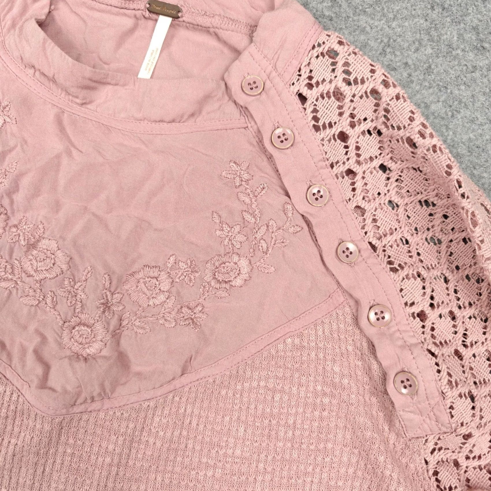 Free People Free People Blouse Womens Small Pink Crochet Balloon Sleeve Embroidered Tunic Size S / US 4 / IT 40 - 4 Thumbnail