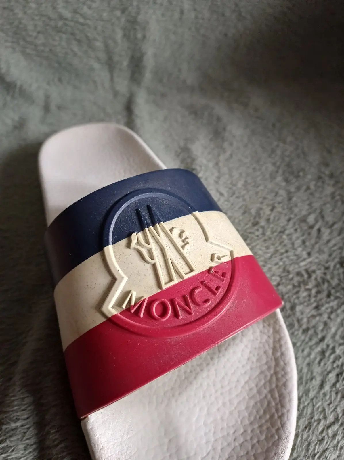 Moncler MONCLER Basile Logo-Embossed Striped Rubber Slides EU 41 Size US 8 / EU 41 - 7 Thumbnail