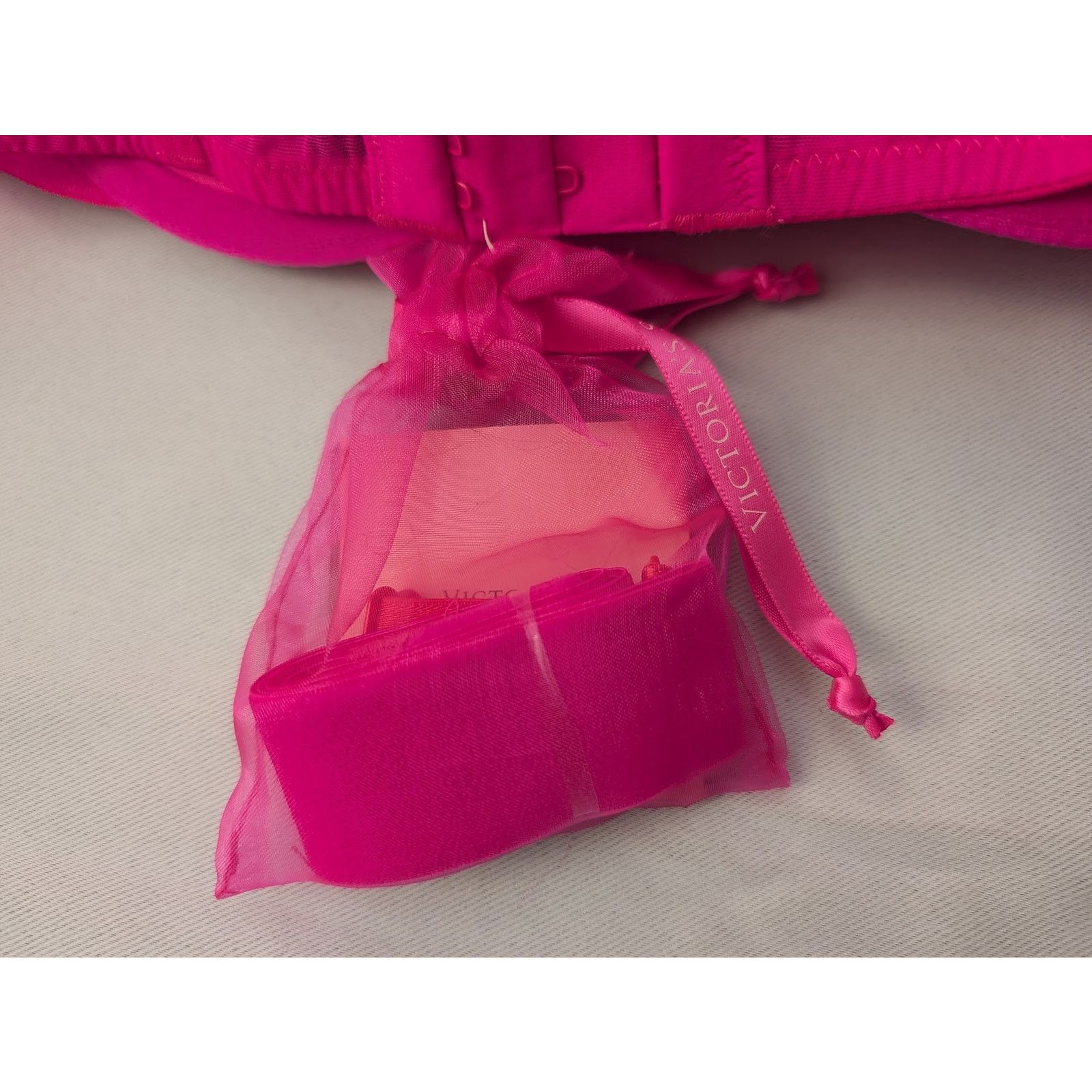 Victoria's Secret NWT Victoria’s Secret Gorgeous Bra 34C Push-Up Lace Vintage Size XXS / US 00 / IT 34 - 7 Thumbnail
