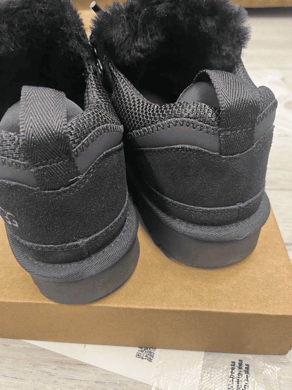 Ugg UGG Womens Lowmel Black Size US 9.5 / IT 39.5 - 2 Thumbnail