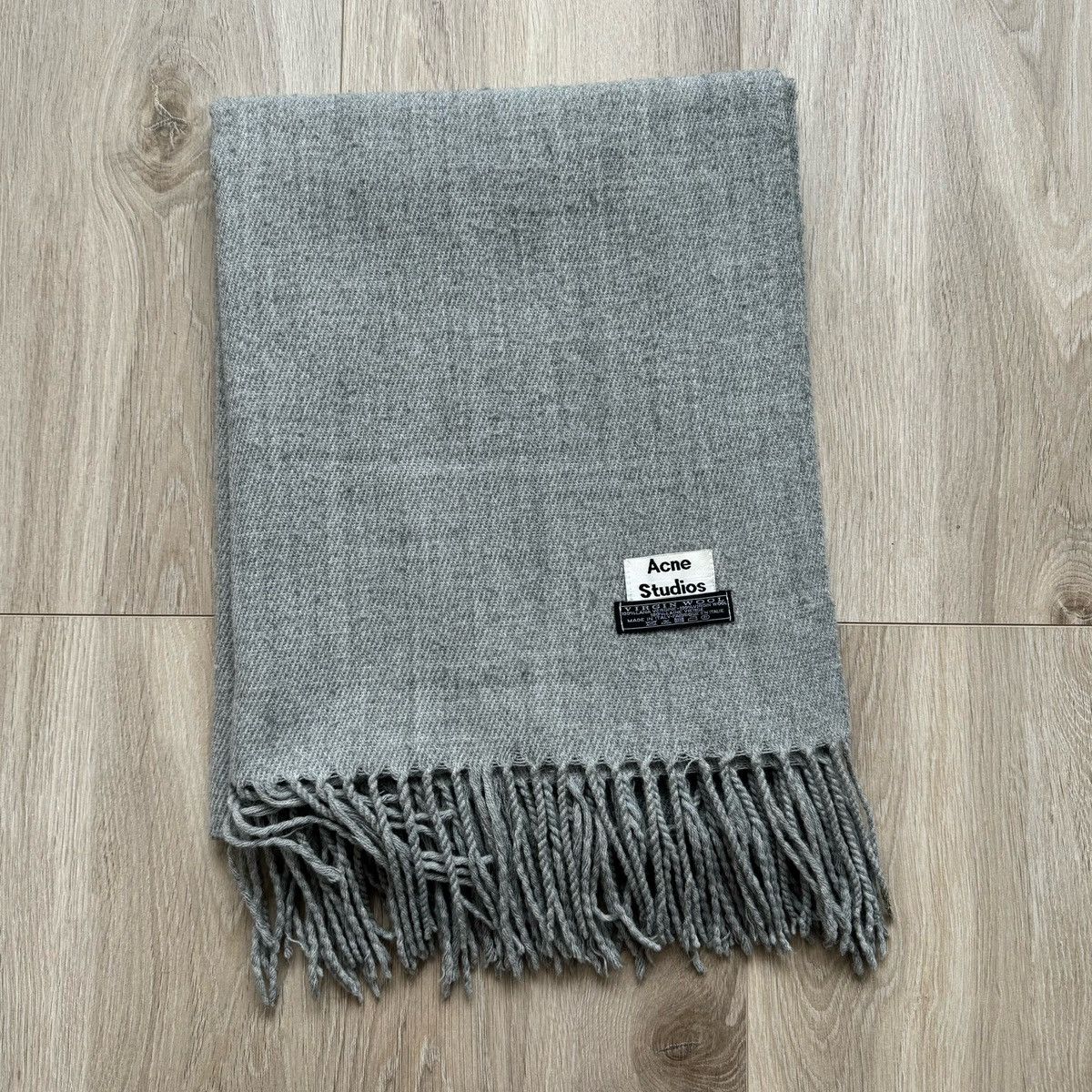 Acne Studios Acne Studios Wool Oversize Large Scarf Gray Size ONE SIZE - 1 Thumbnail