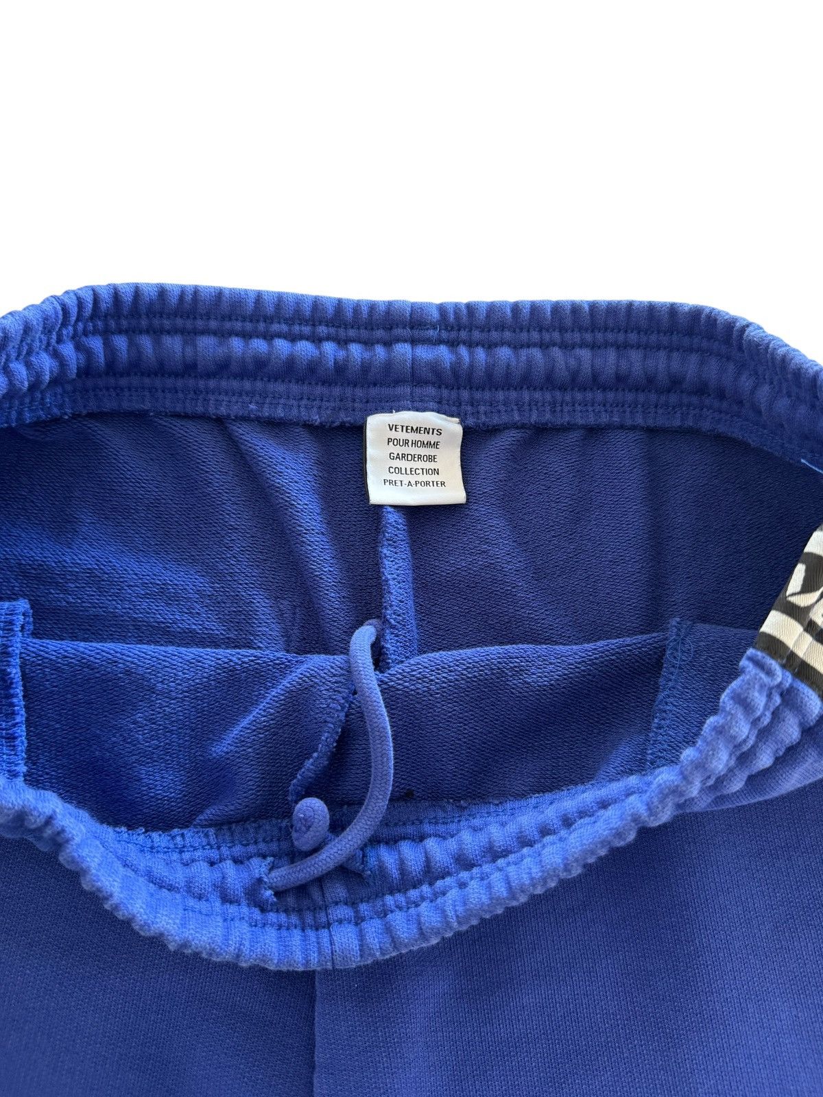 Vetements *RARE* VETEMENTS GVASALIA TAPE LOGO V SHORT SWEATPANTS Size US 34 / EU 50 - 4 Thumbnail