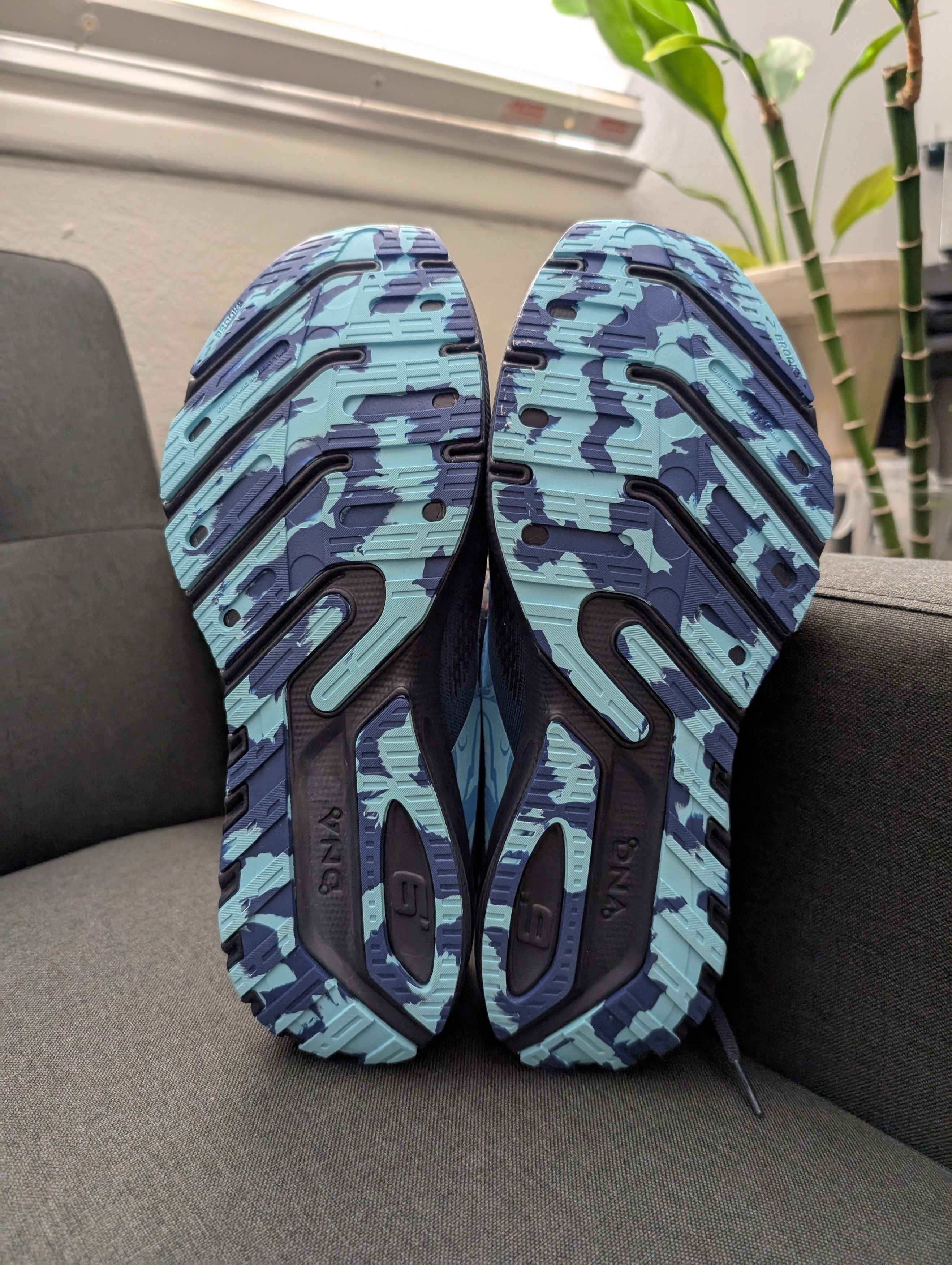 Brooks Brooks Mens Bowl O' Launch 9 Running Shoes 10.5 Blue Cereal Size US 10.5 / EU 43-44 - 3 Thumbnail
