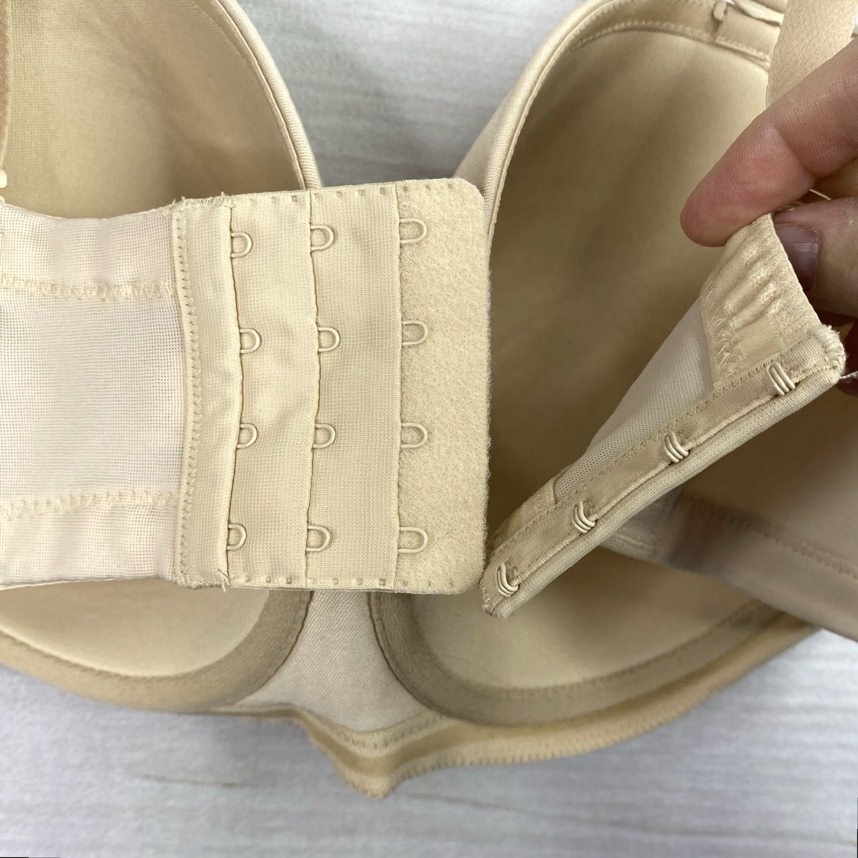 Vintage Wacoal Red Carpet Strapless Underwire Bra 36DDD Beige Full Coverage T-Shirt Bra 854119 Womens Size ONE SIZE - 4 Thumbnail