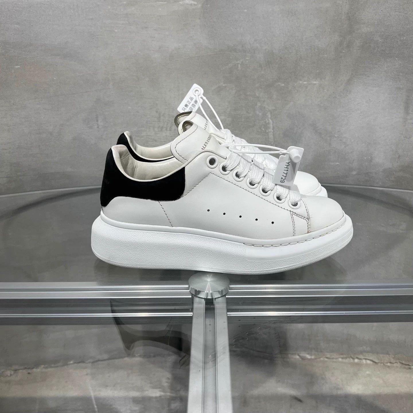 Alexander Wang Alexander Wang white low-top sneakers black toe 35 Size US 4 / IT 34 - 4 Thumbnail
