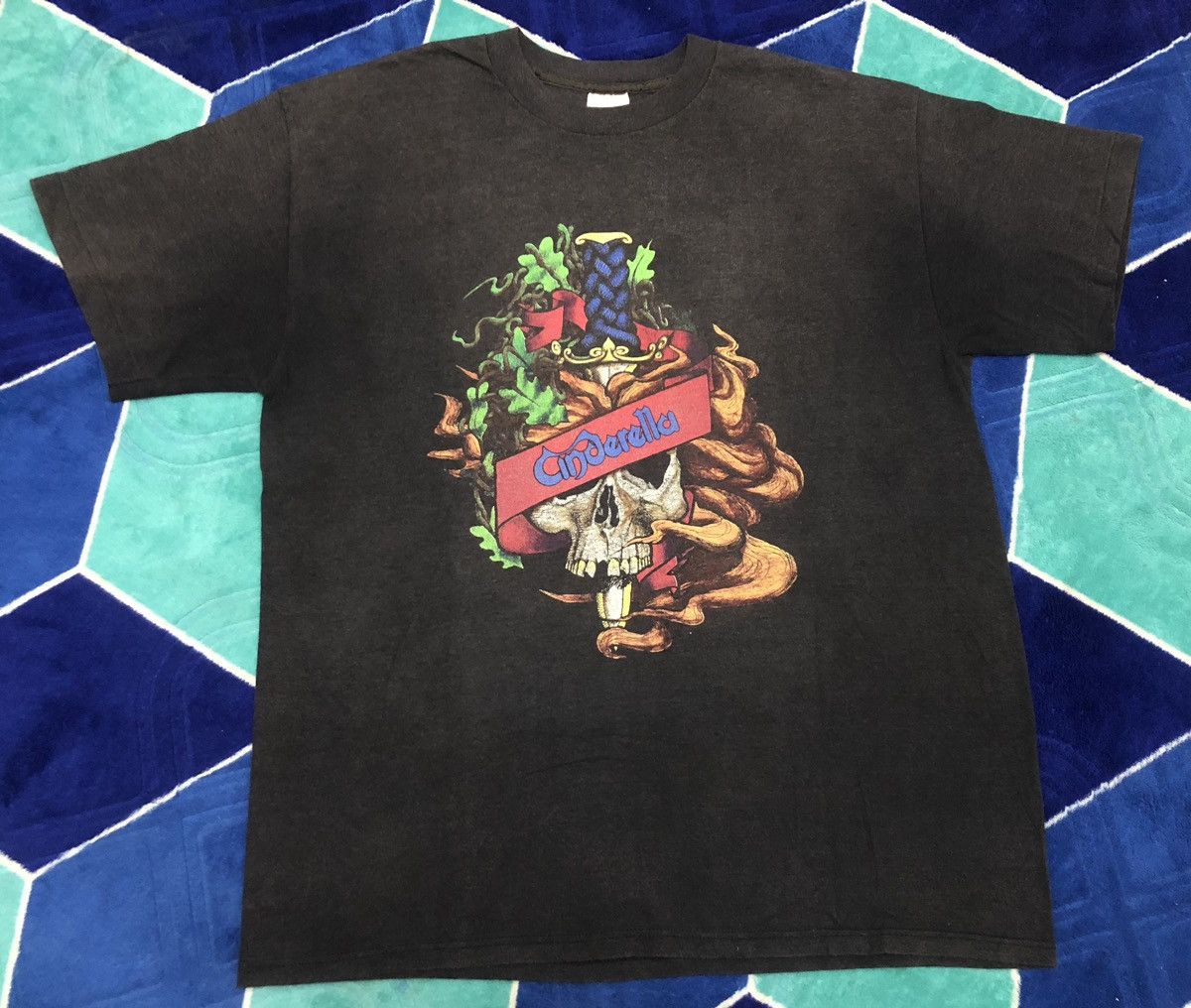 Vintage Vintage Cinderella shirt 1989 Wanted Cinderella Spring Ford Size US XL / EU 56 / 4 - 1 Thumbnail