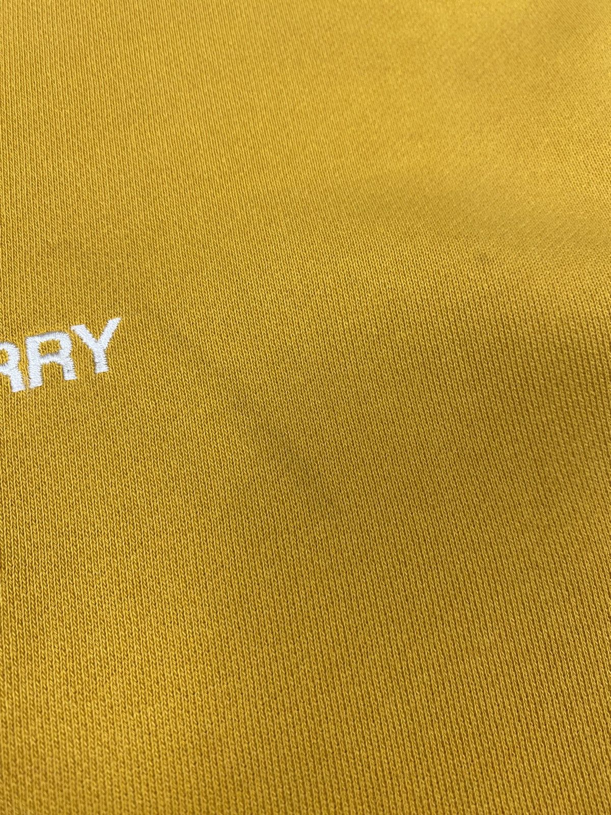 Fred Perry Fred Perry Embroidered Center Logo Distressed Sweatshirt Size US M / EU 48-50 / 2 - 9 Thumbnail