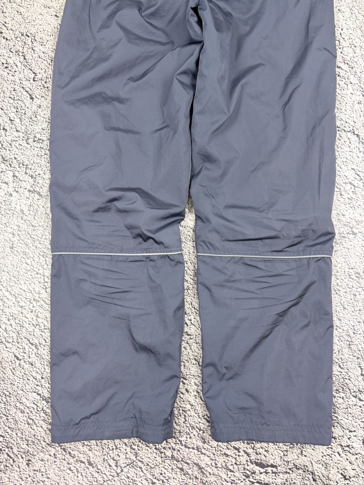 Umbro Vintage Umbro Nylon Track Pants Grey Y2K Blokecore Size US 30 / EU 46 - 6 Thumbnail