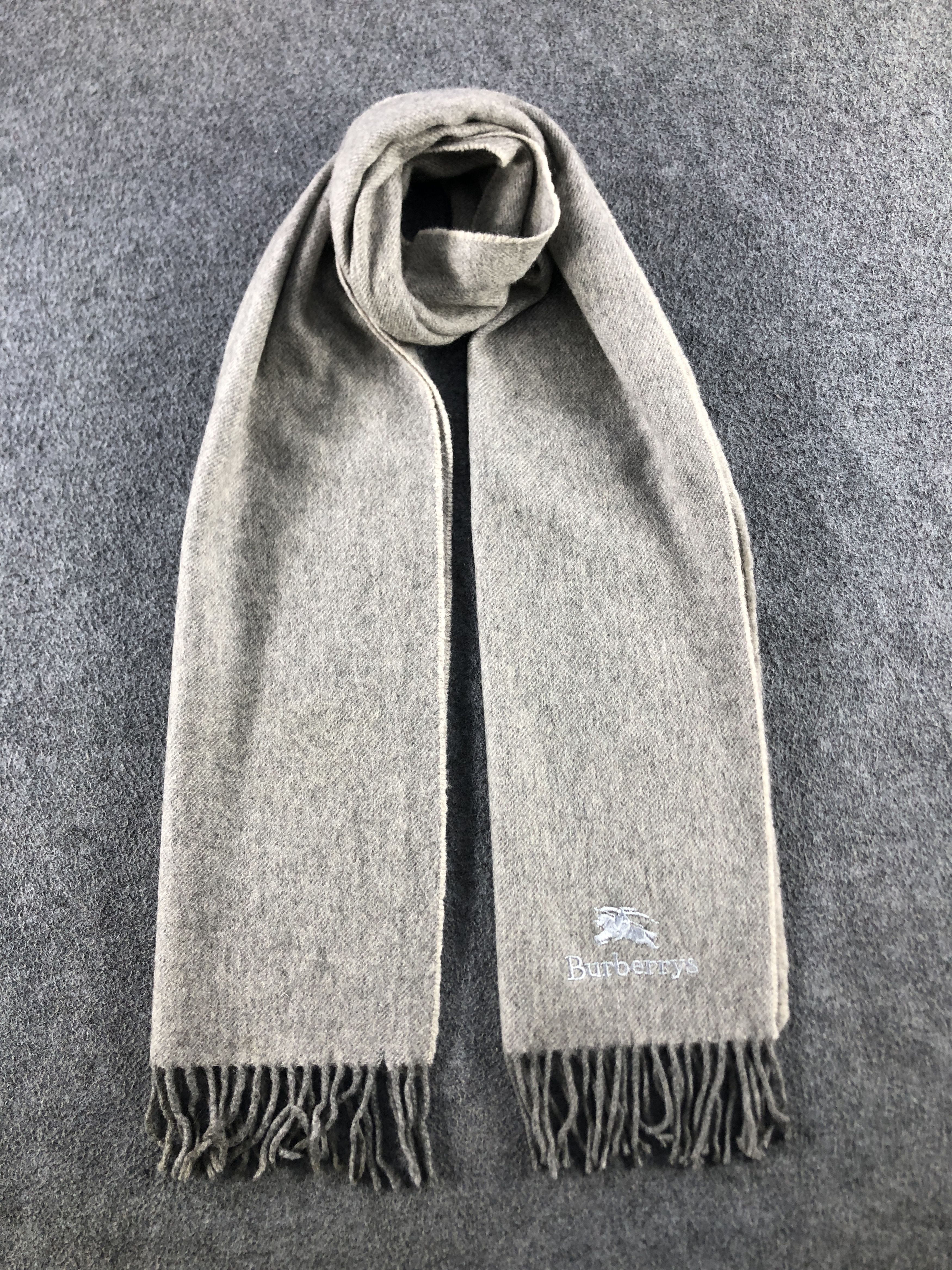 Burberry Cashmere Scarf / Muffler / Neckwear P882