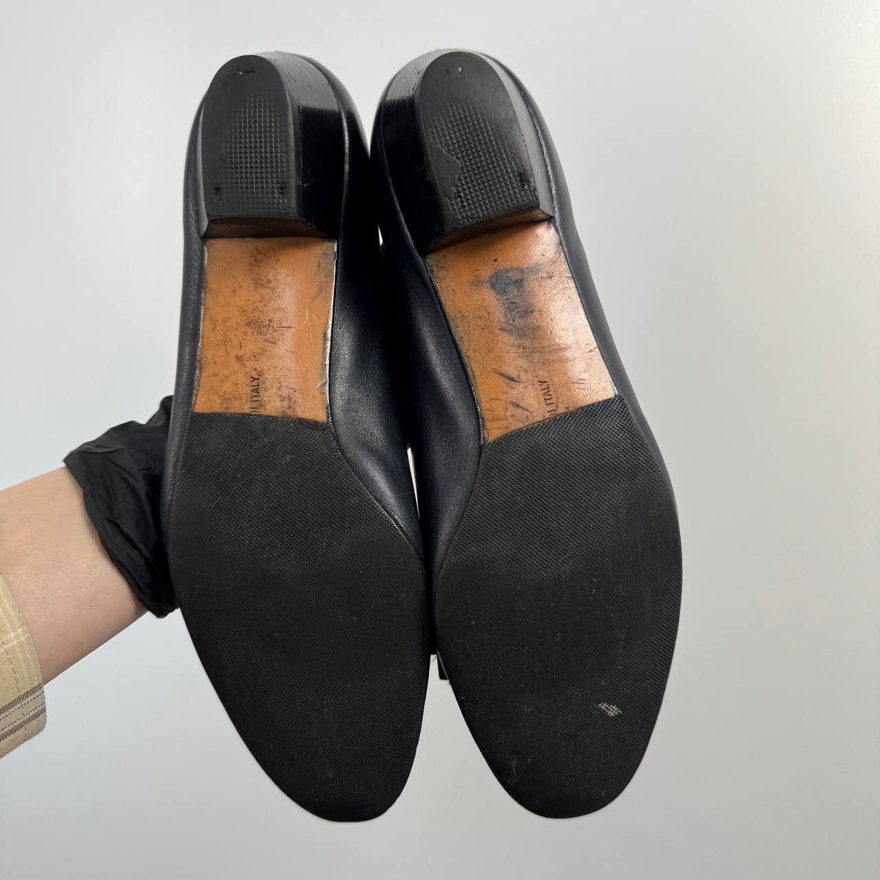 Salvatore Ferragamo Salvatore Ferragamo Boutique Vara Bow Leather Size 7 Size US 7 / IT 37 - 14 Thumbnail