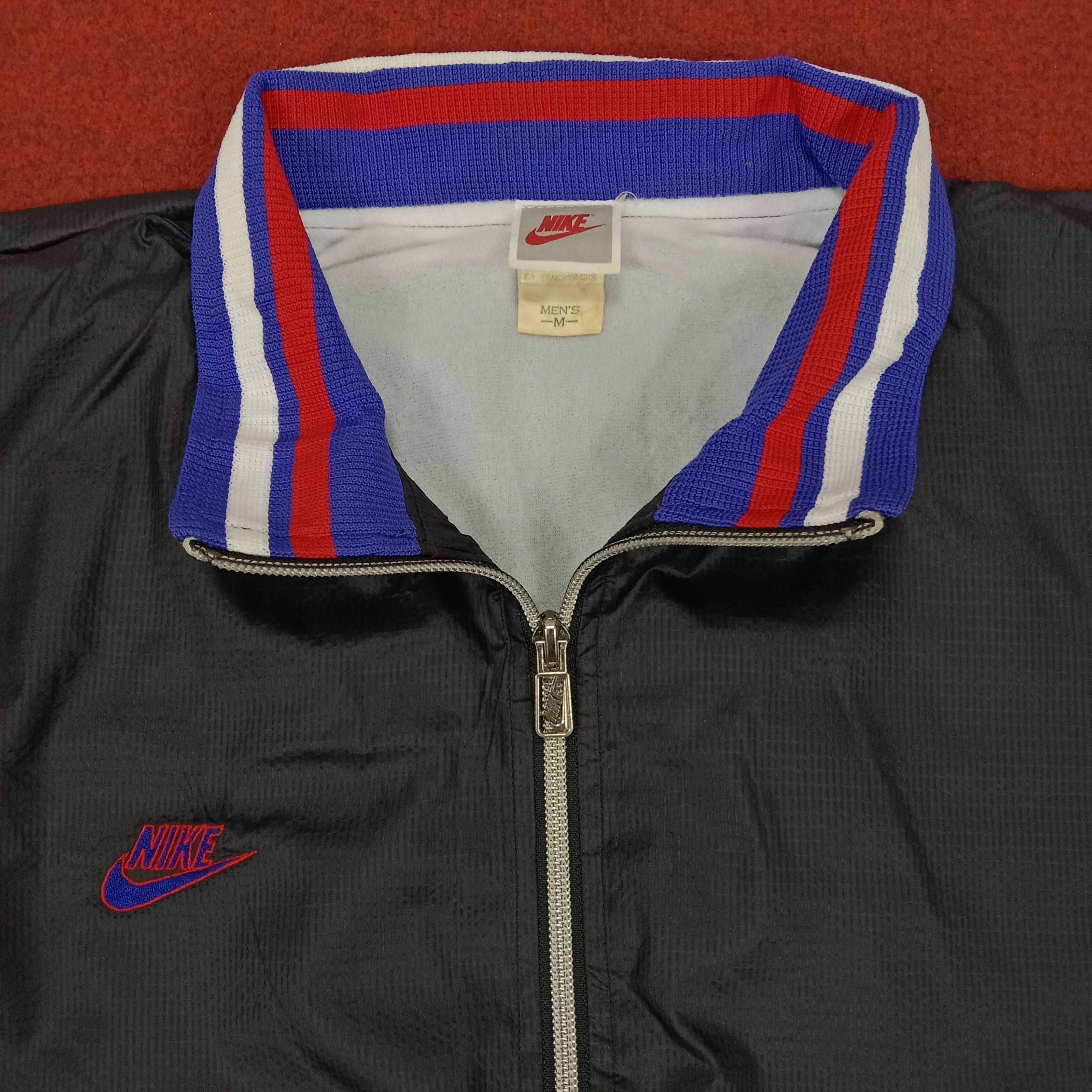 Nike × Vintage Nike Small Logo Design Sportswear Style Windbreaker Jacket Size US L / EU 52-54 / 3 - 5 Thumbnail