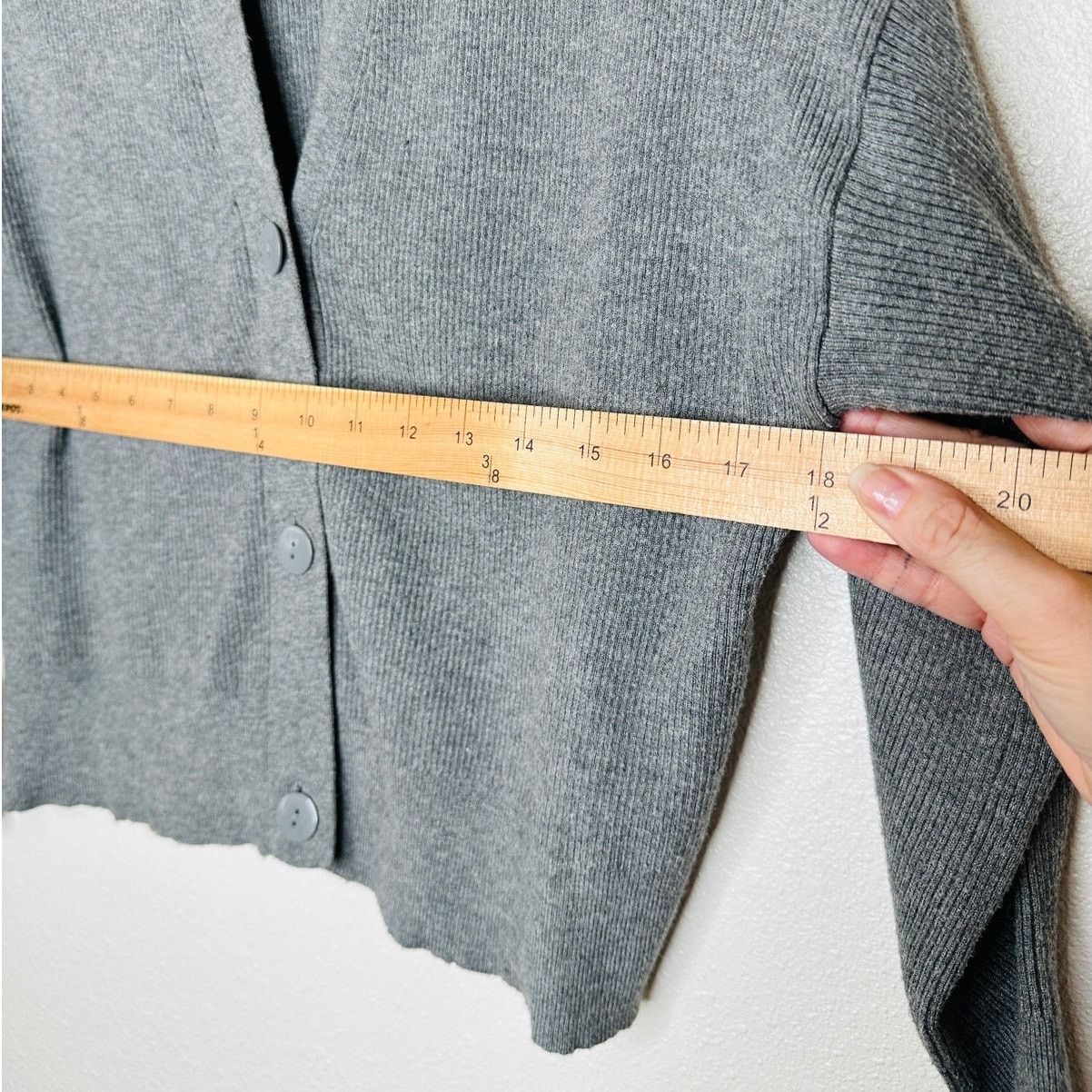 Zara Zara Gray Micro Rib VNeck Button Long Sleeve Crop Cardigan S Size S / US 4 / IT 40 - 11 Thumbnail